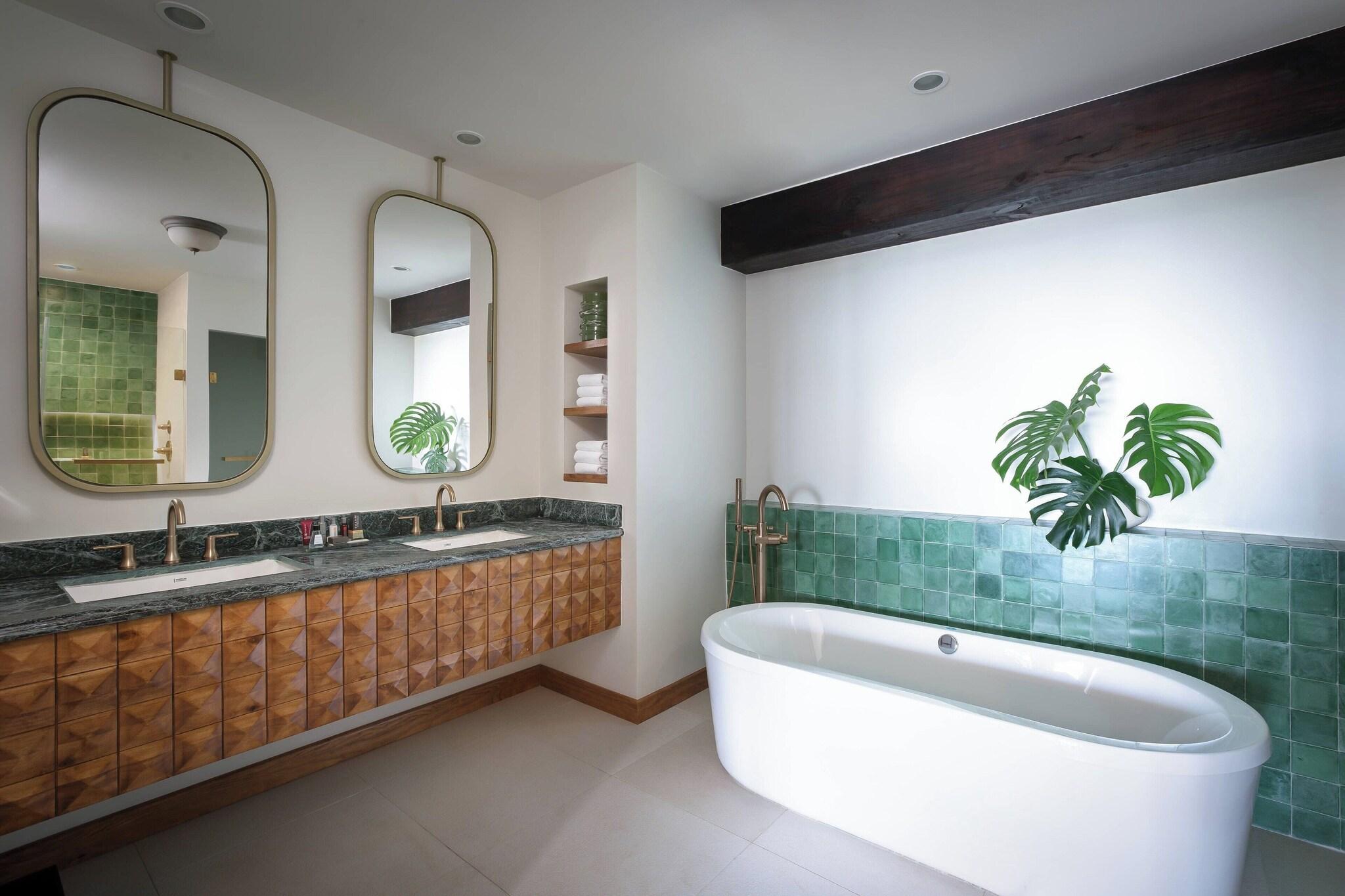 Suite Ocean View King Bed