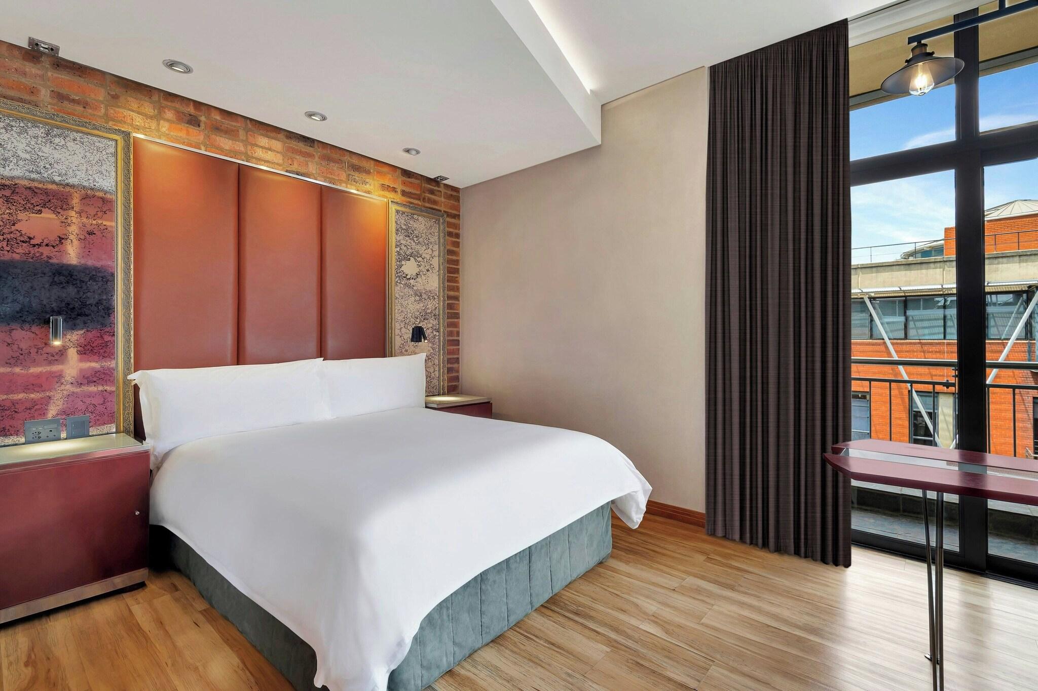 Double Queen Size Bed