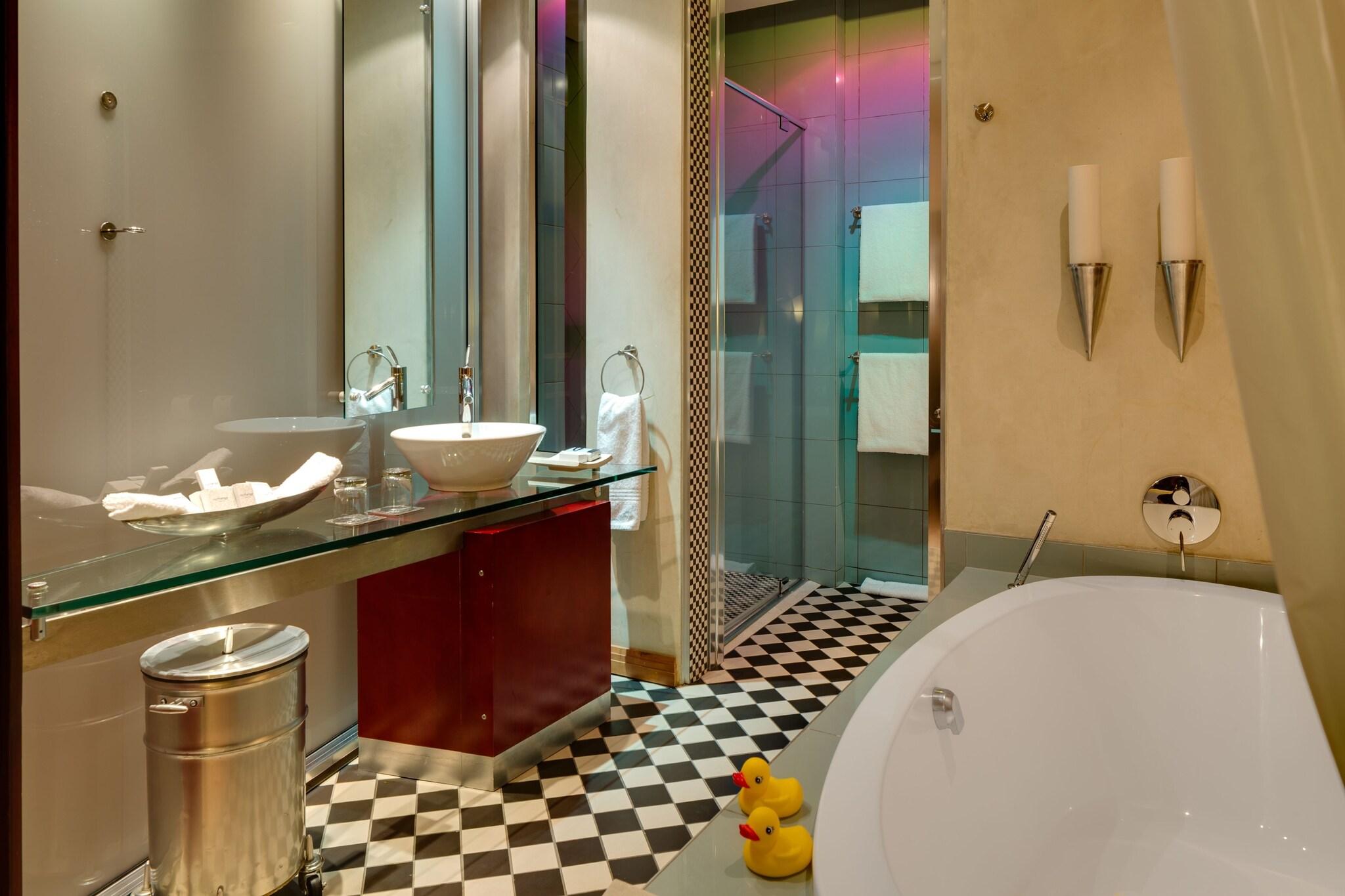 Double Deluxe King Bed