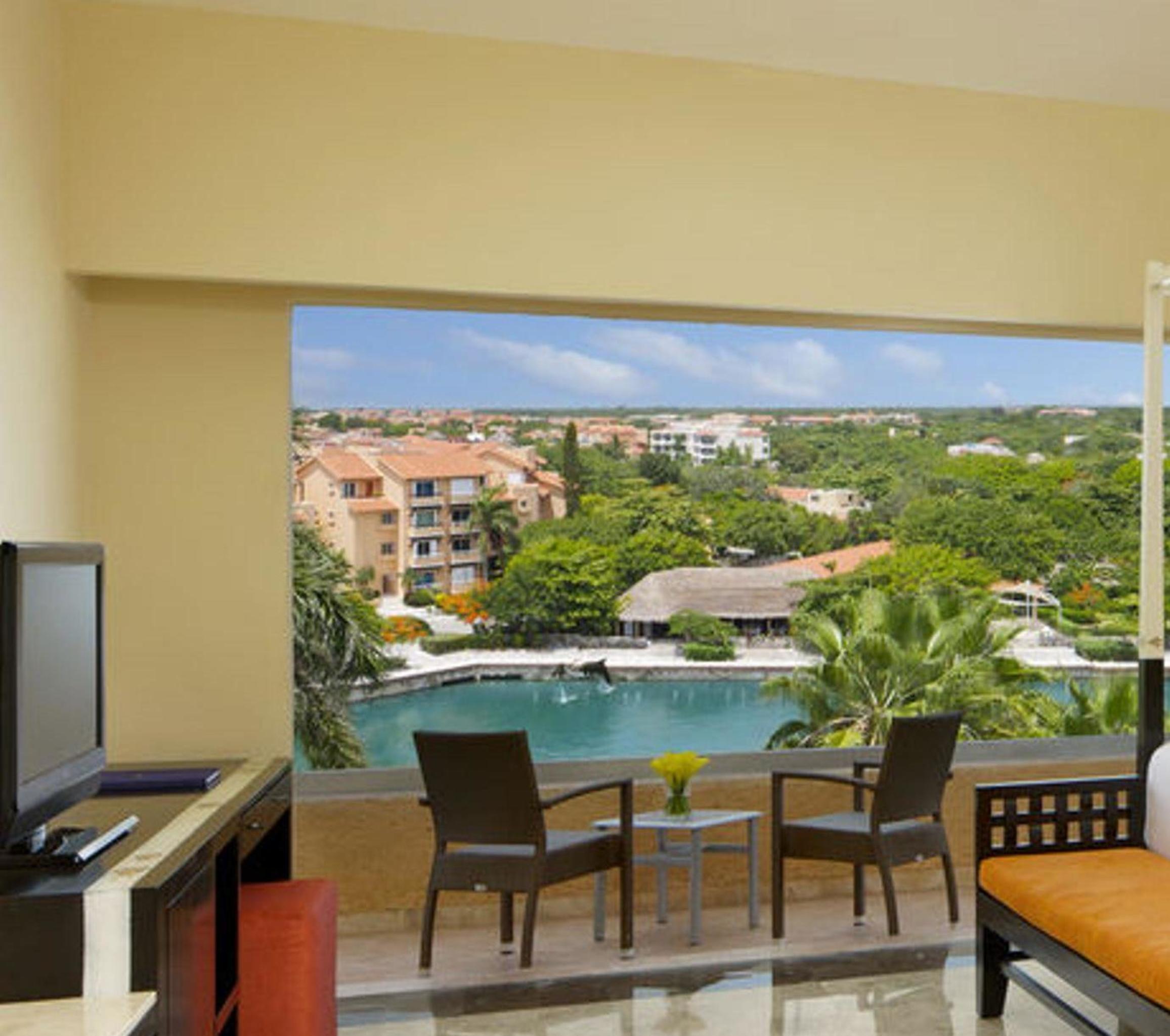 Single Deluxe Pool View