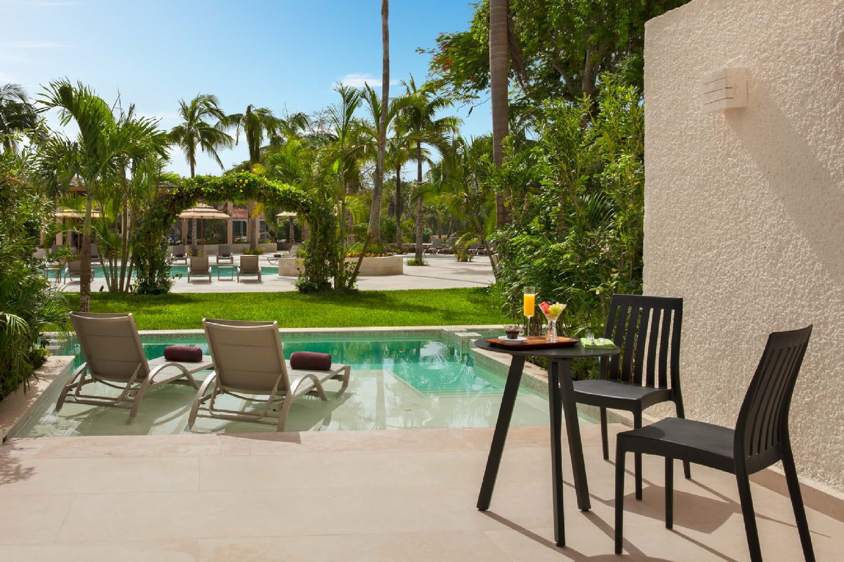 Double Pool View King Bed