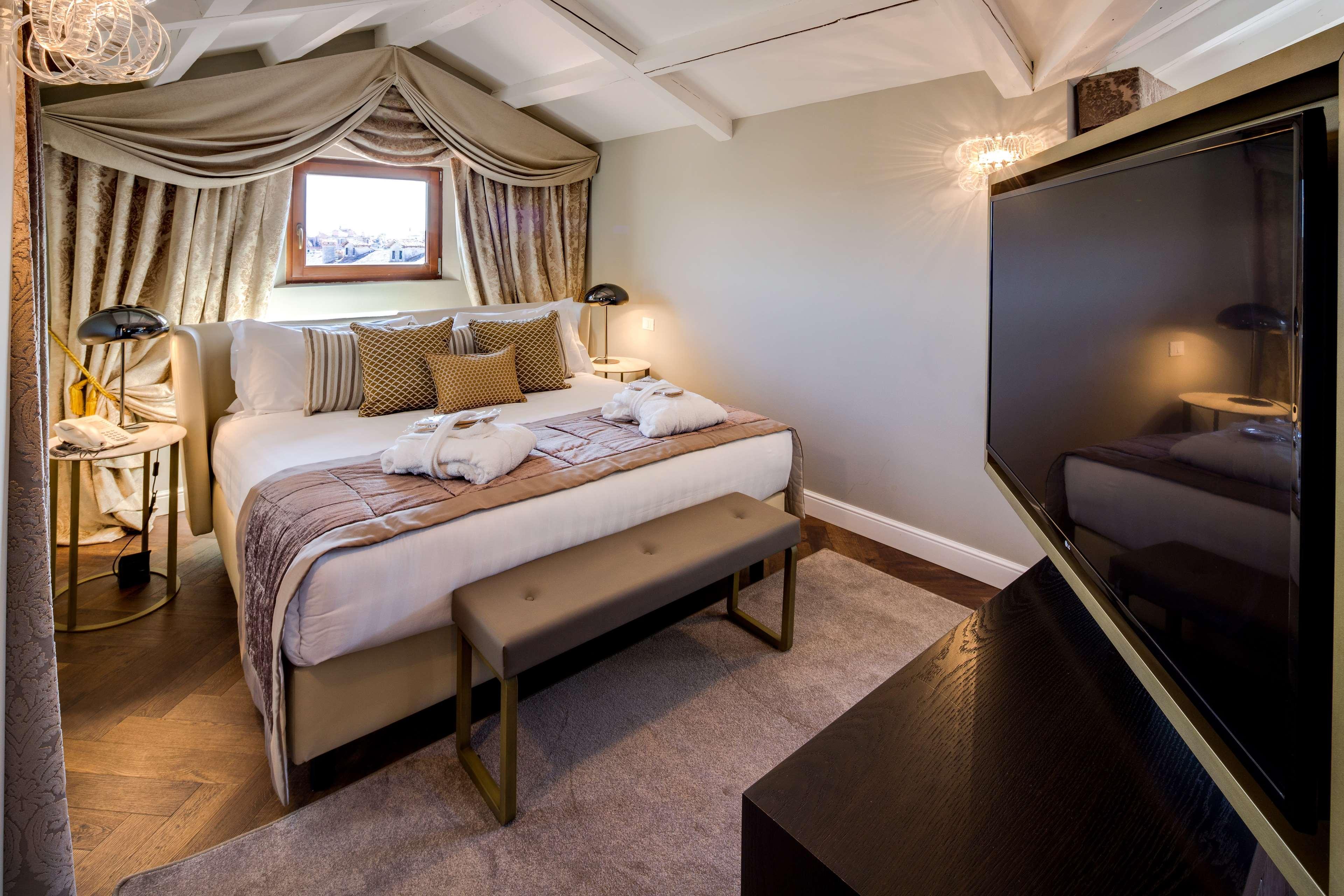 Suite Deluxe Queen Bed