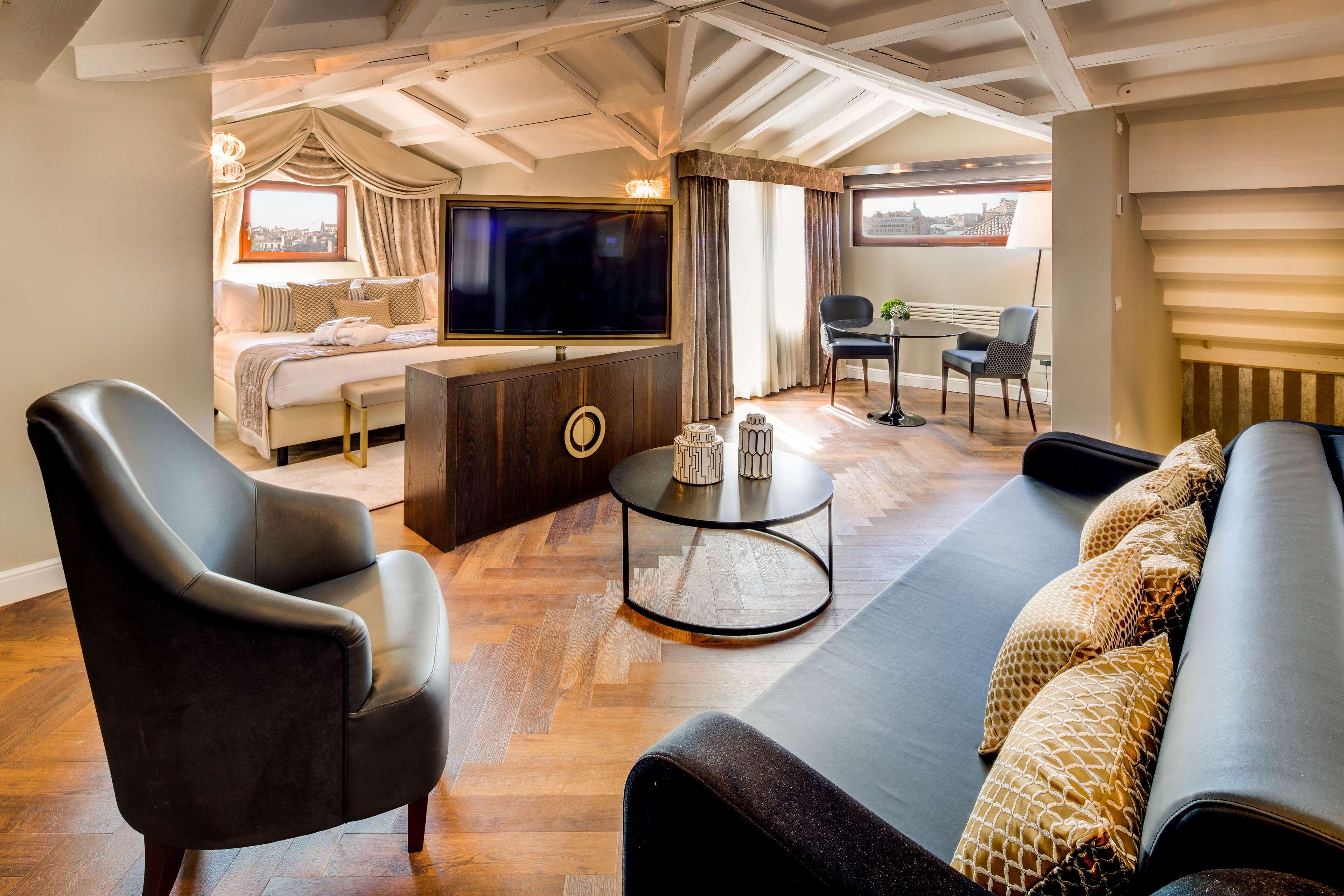 Suite Deluxe Queen Bed