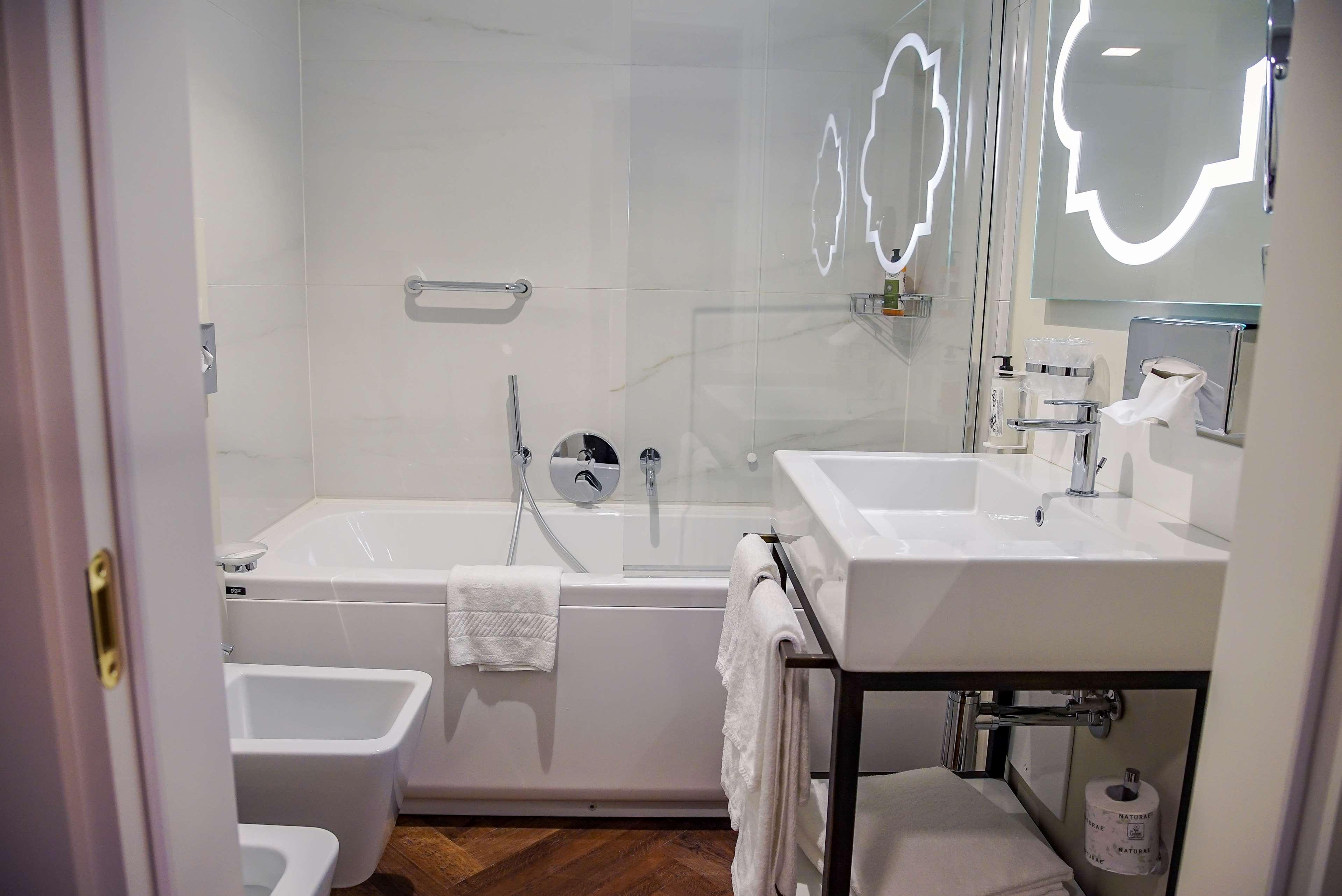 Quadruple Deluxe Queen Bed