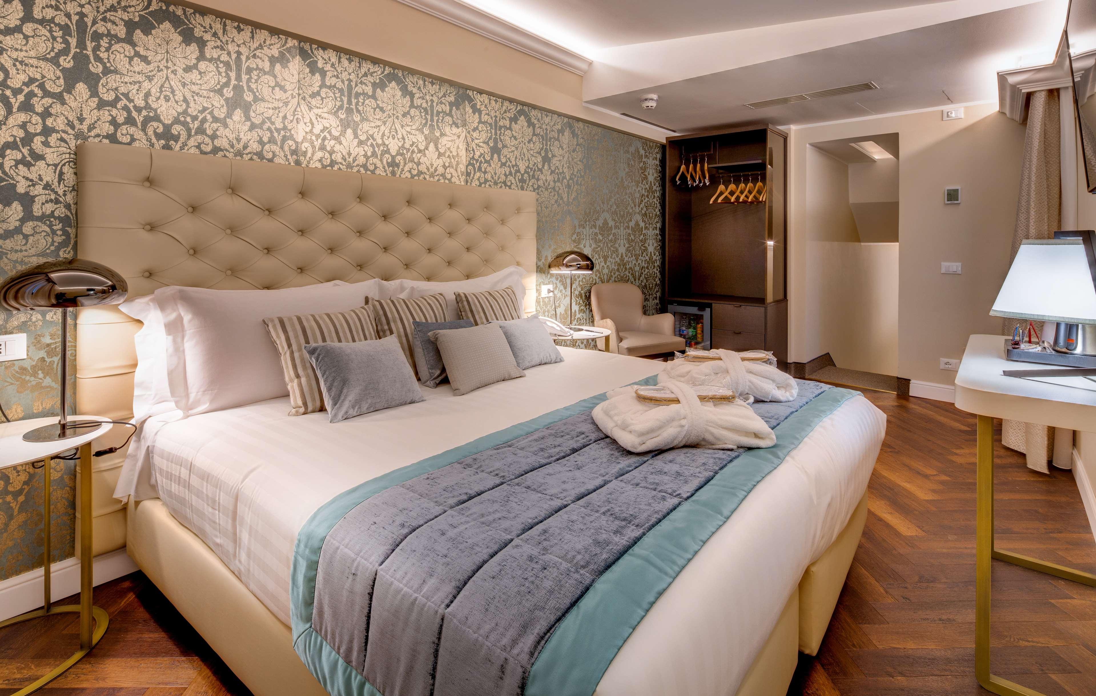 Junior Suite Queen Size Bed