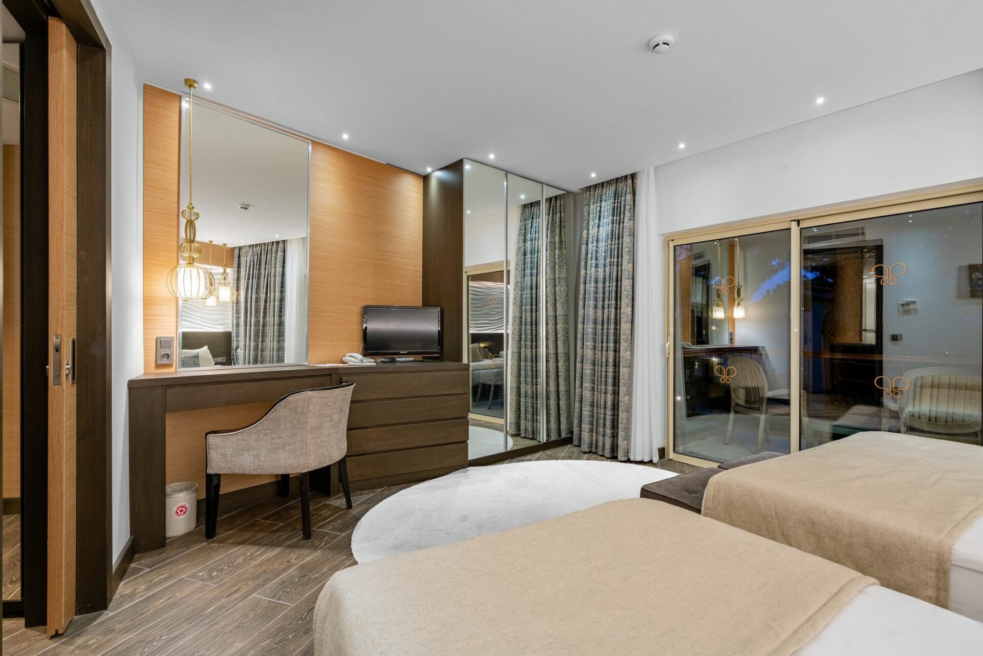 Family Room Club Land View