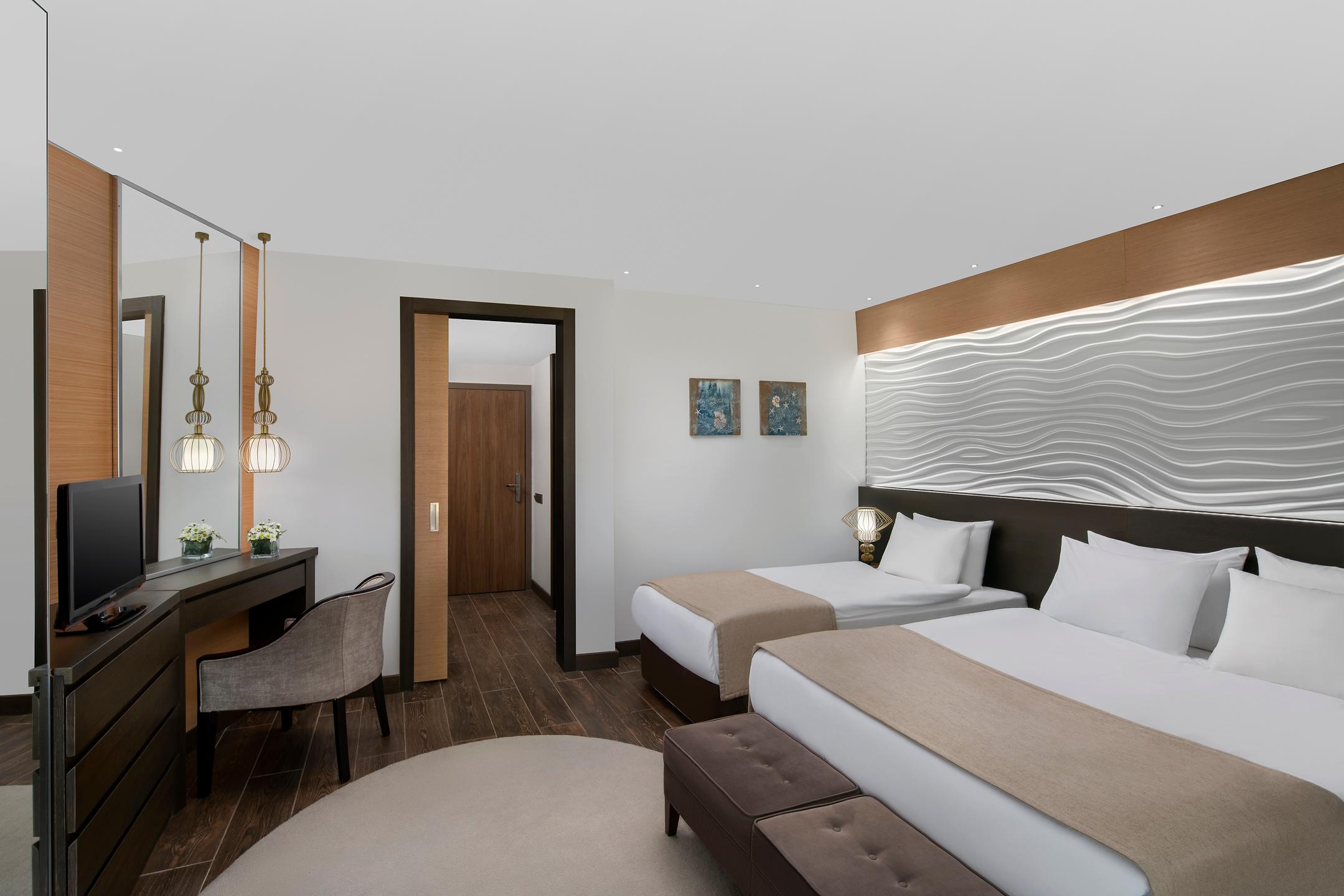 Double Club Land View