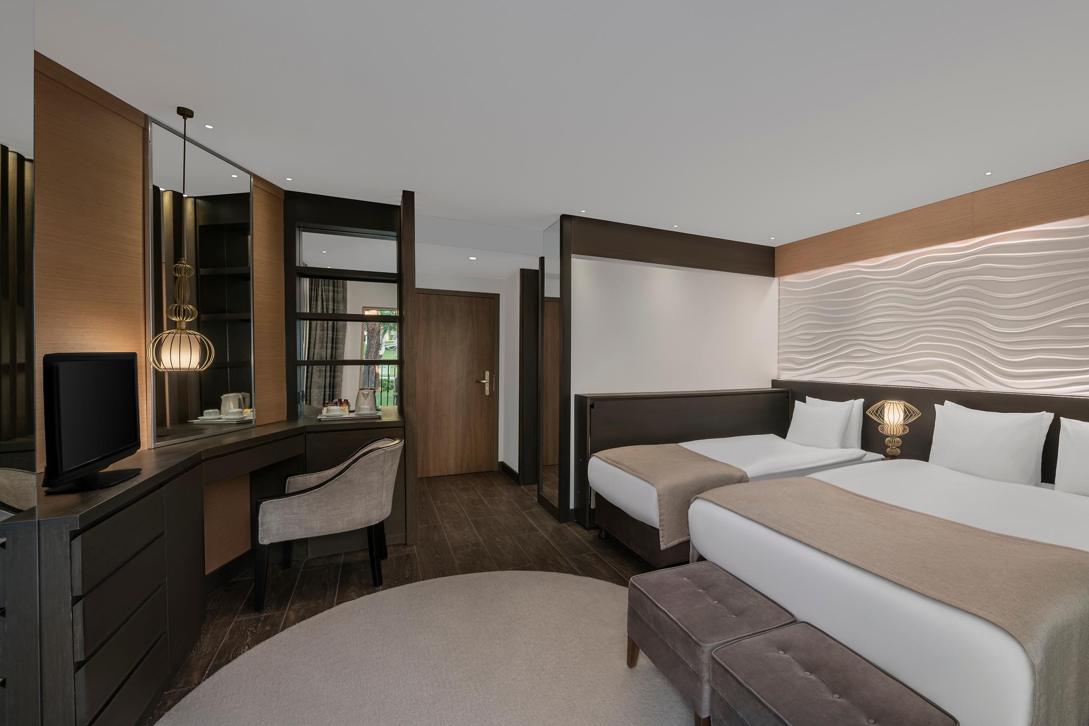 Double Club Land View