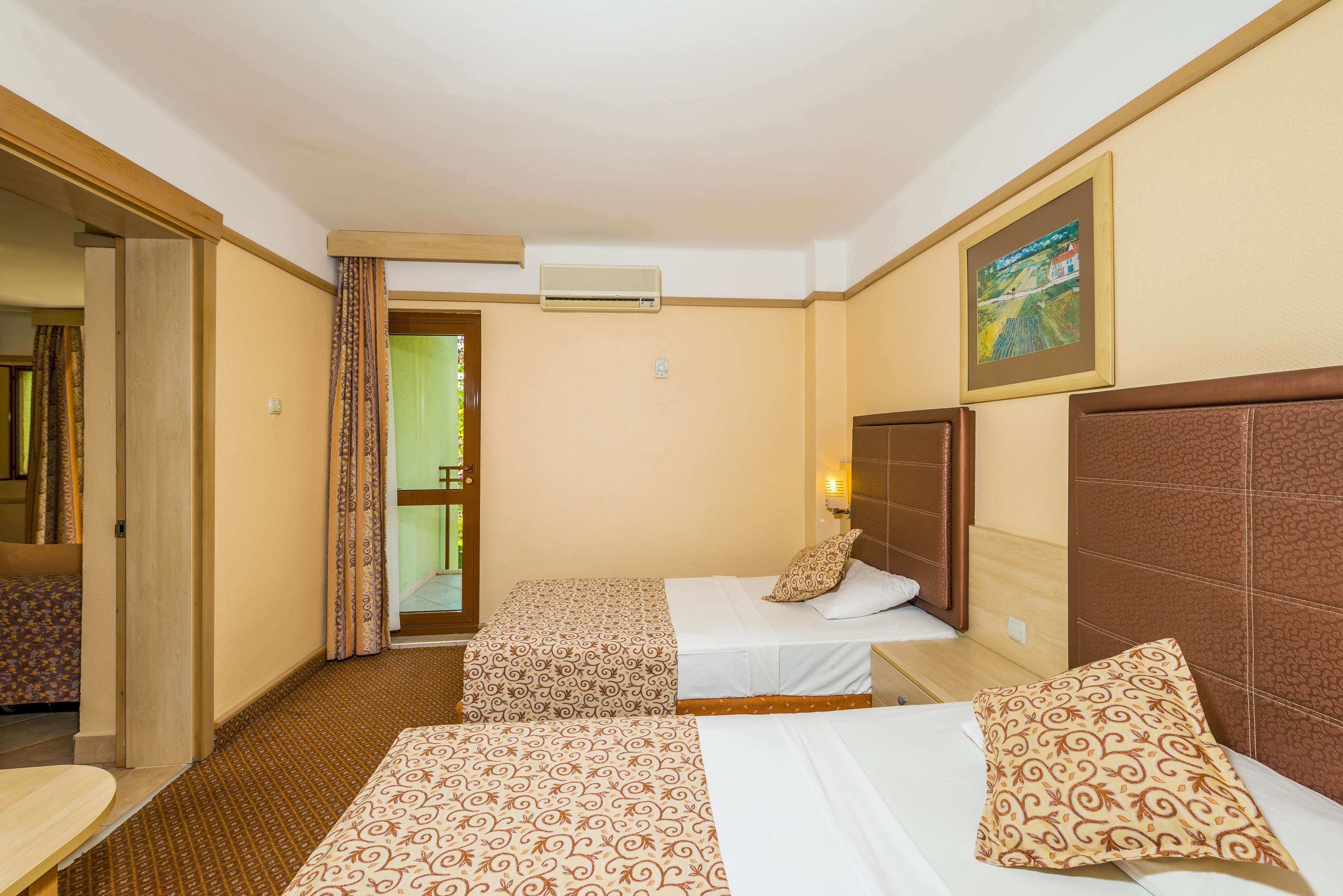 Family Room Capacity 6