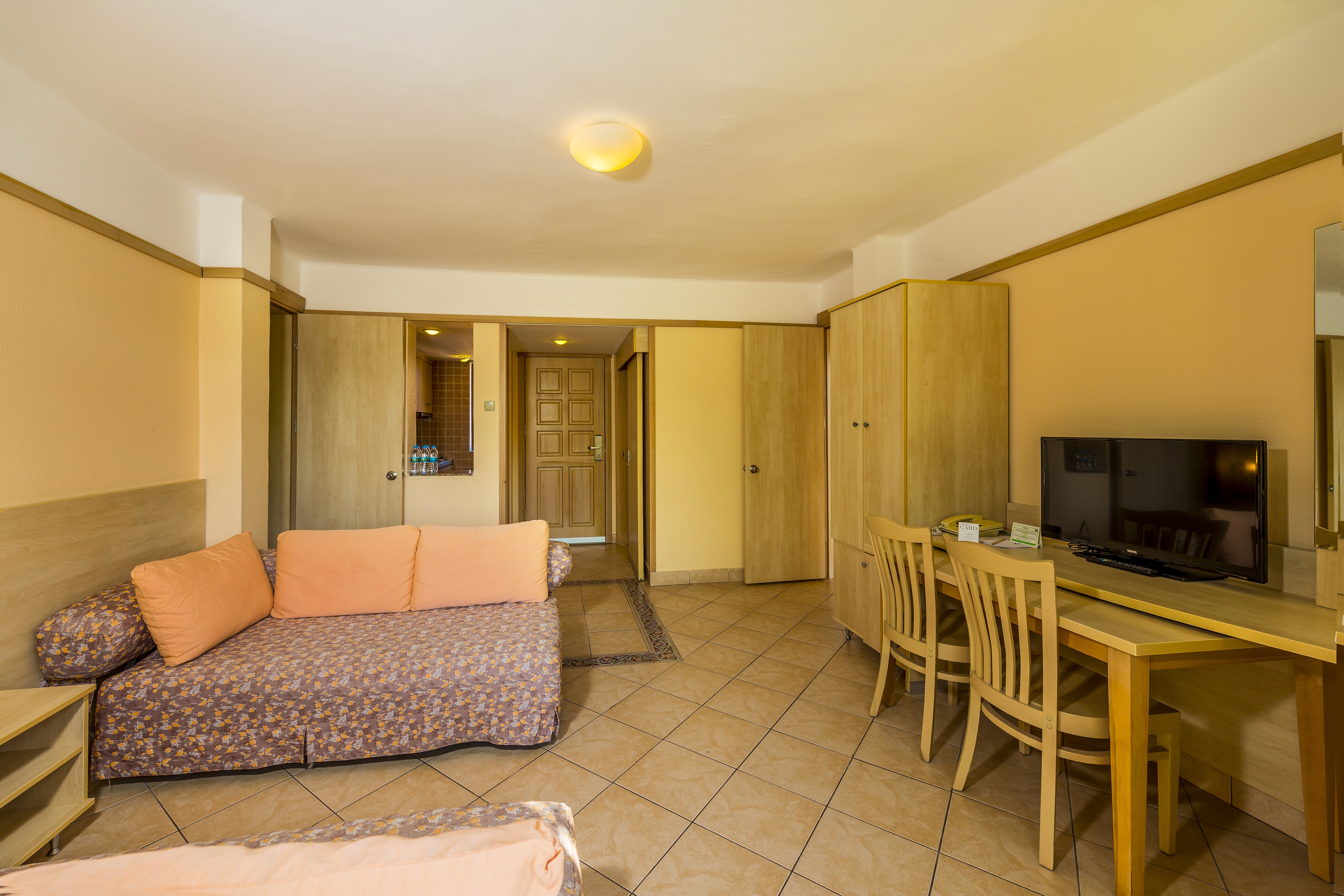 Family Room Capacity 6