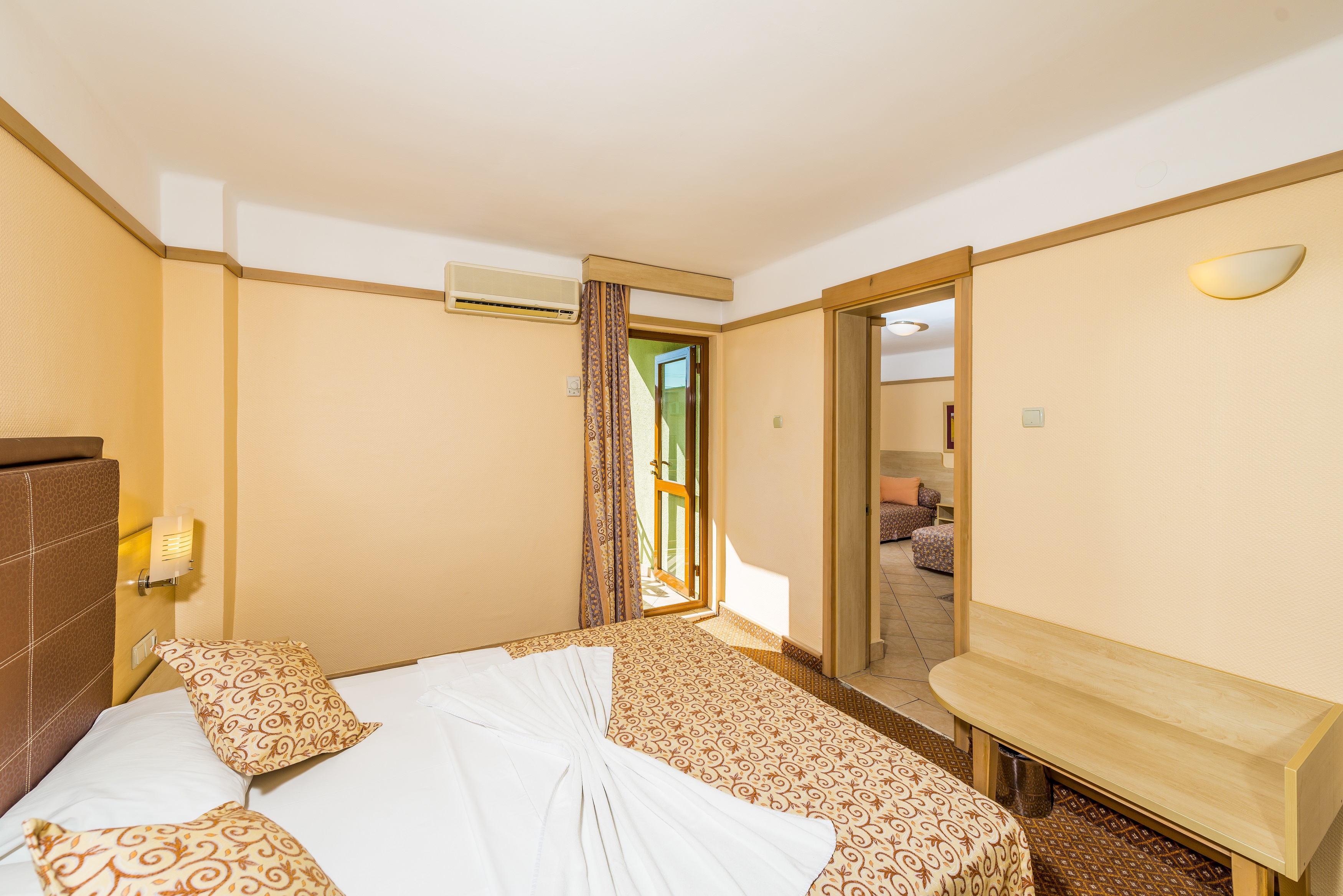 Family Room Capacity 6