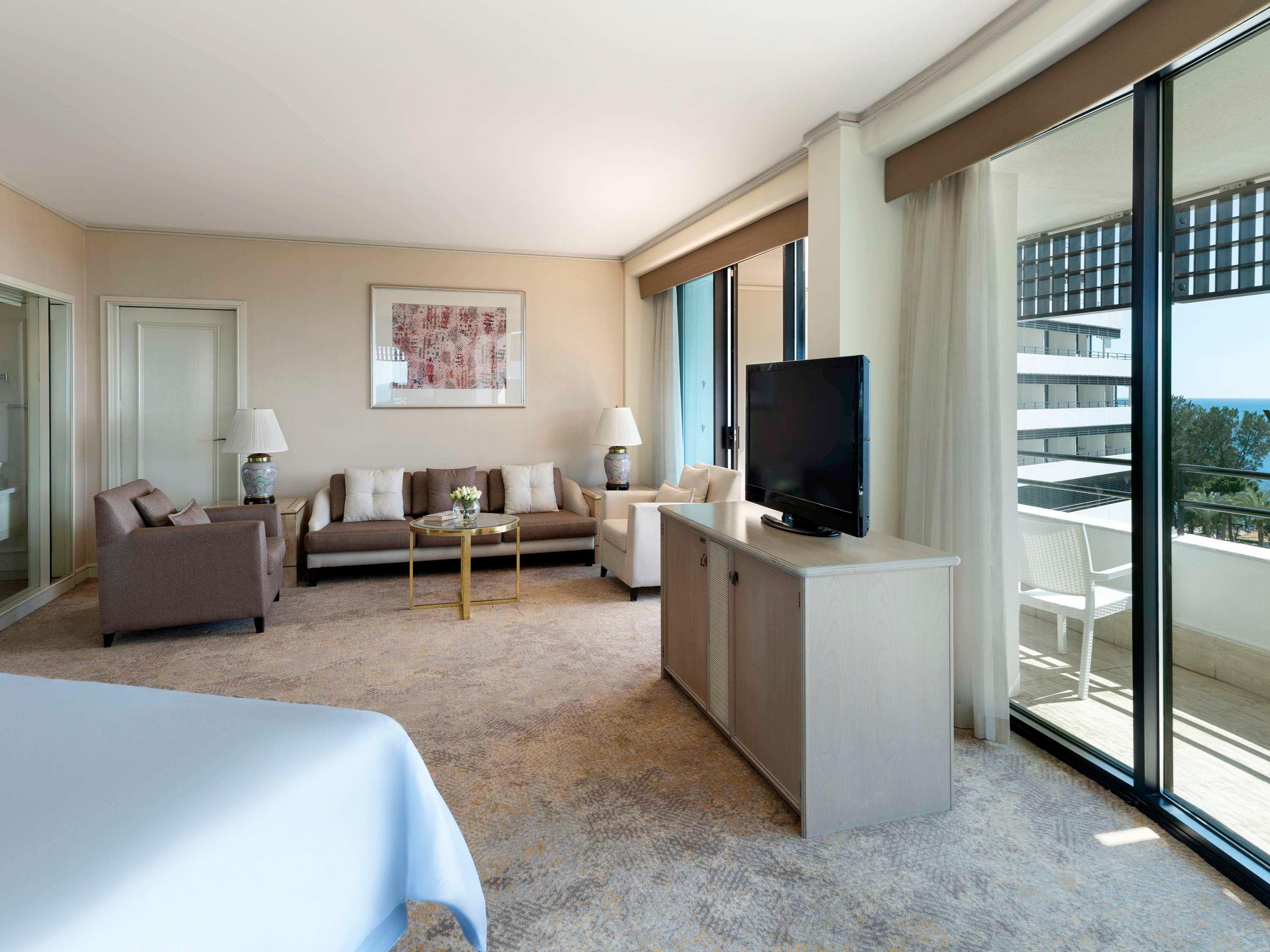 Junior Suite Sea View King Bed