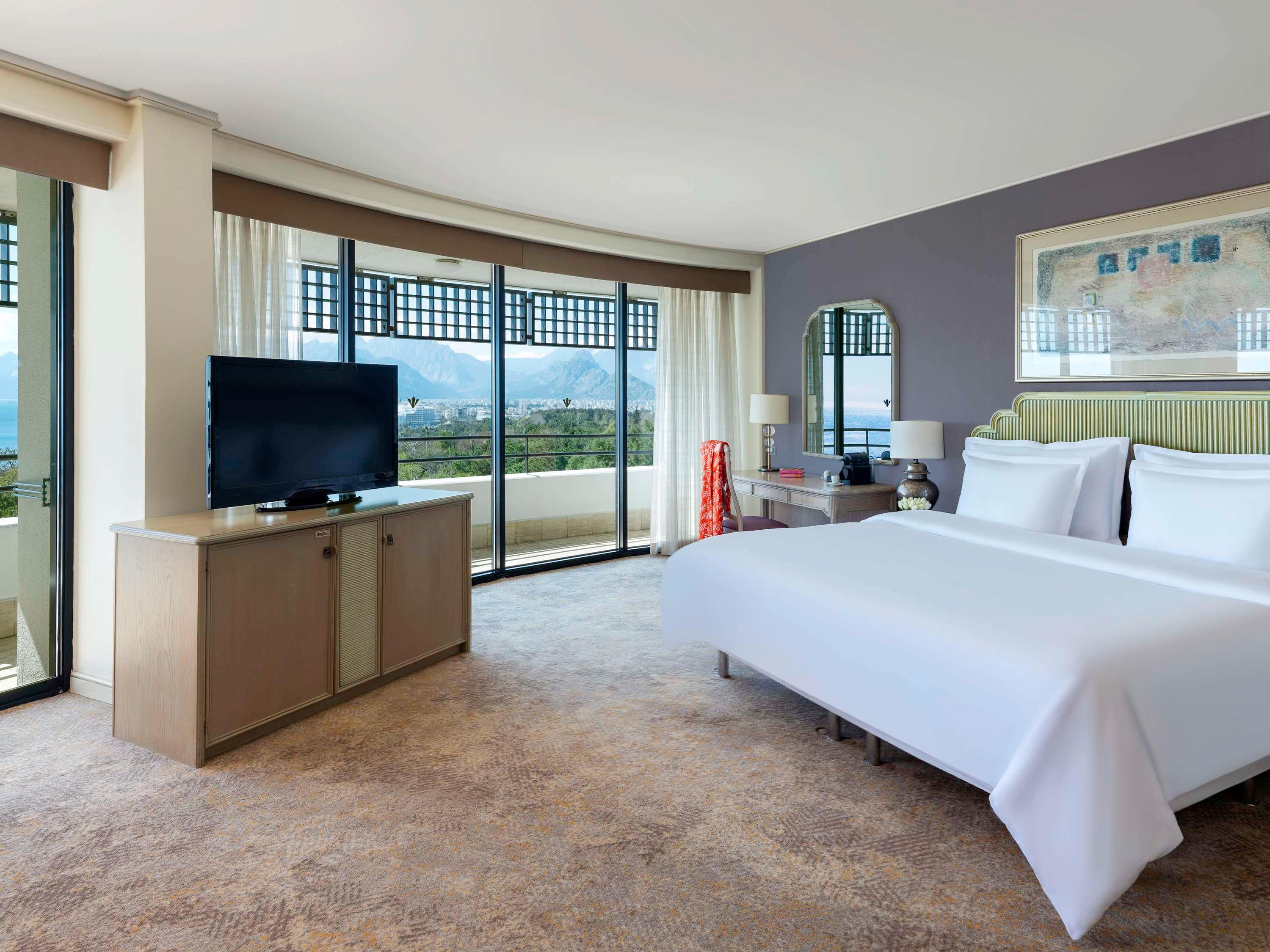 Junior Suite Sea View King Bed