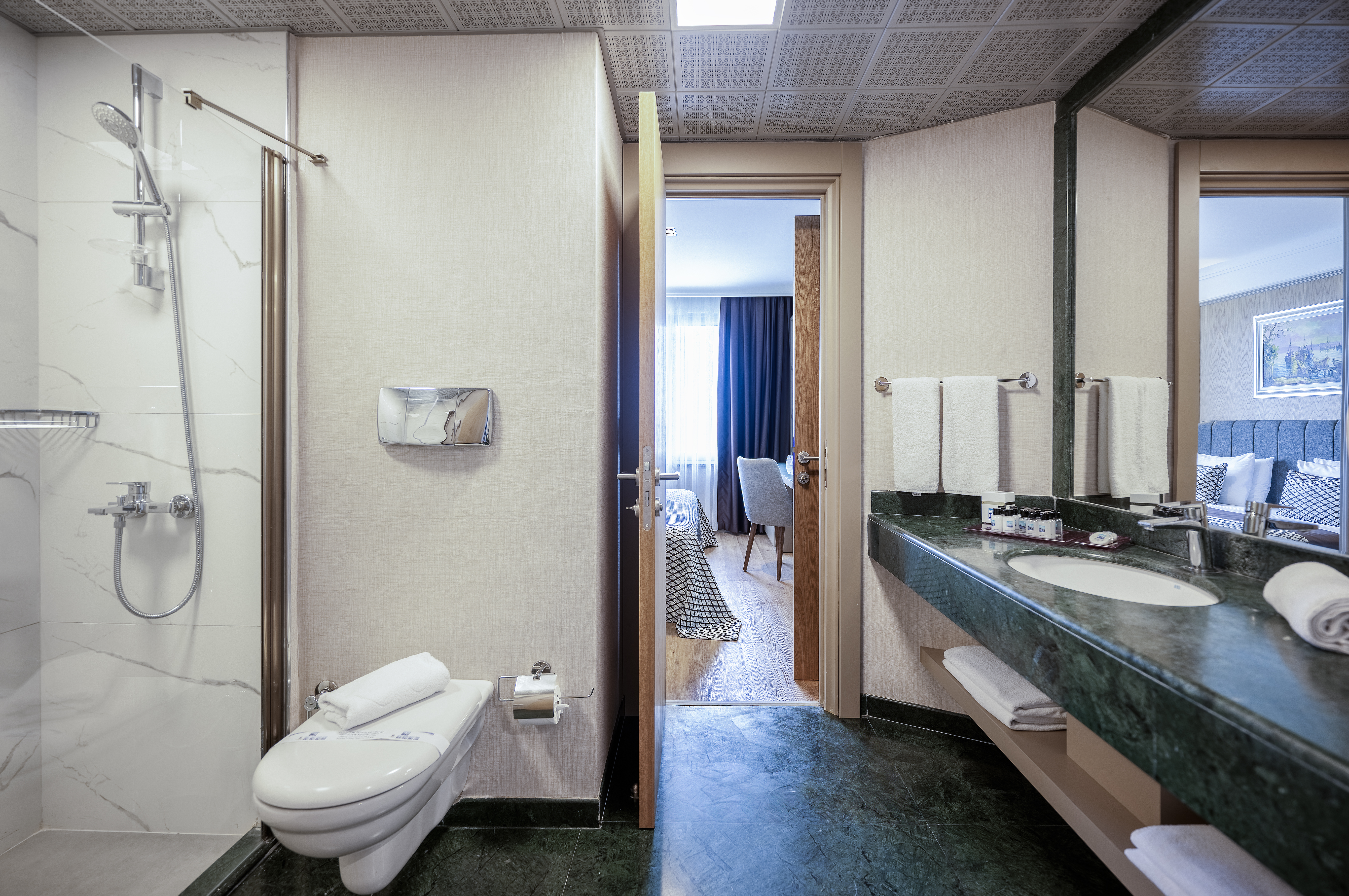 Family Room Connecting Room