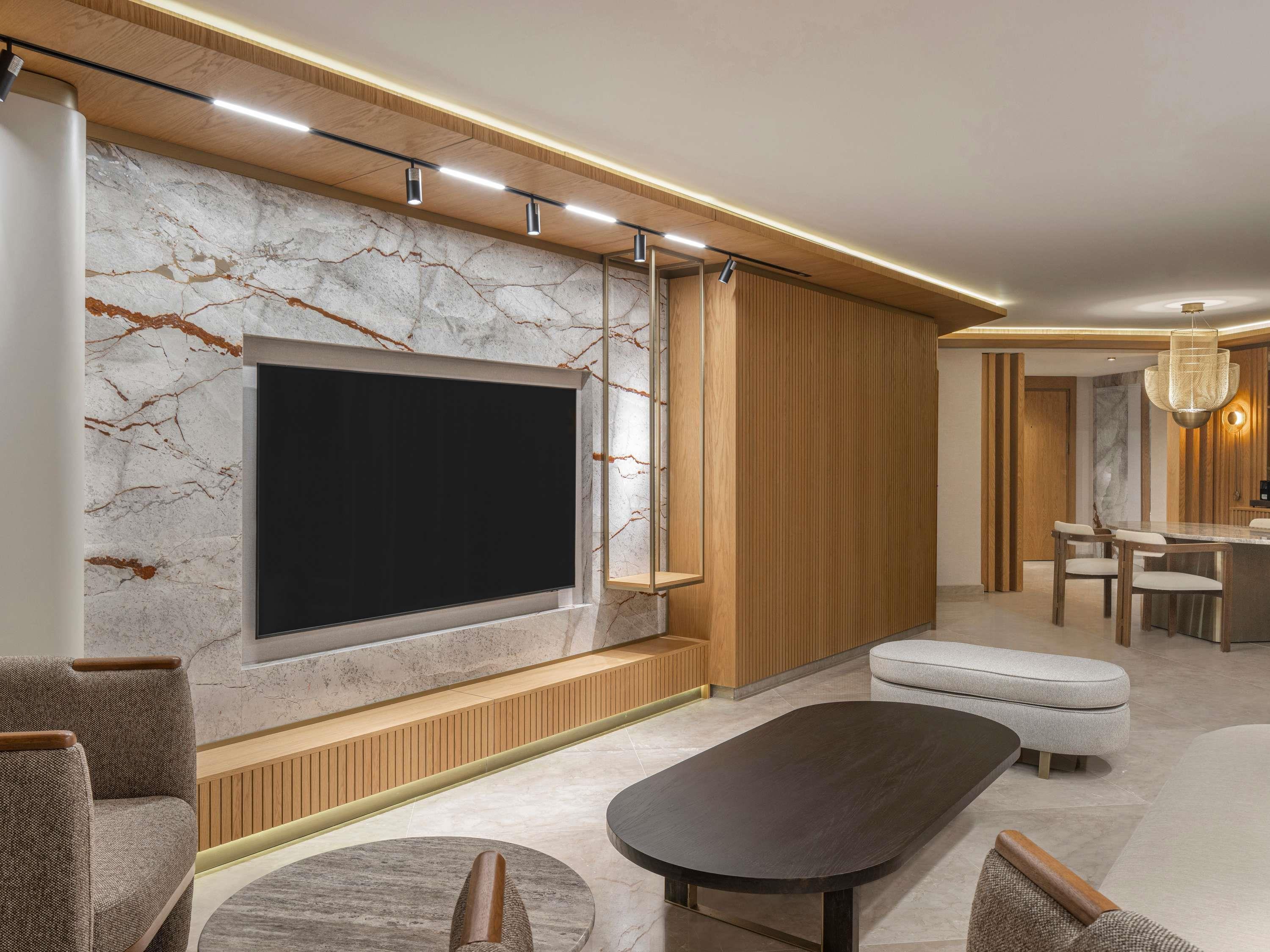 Suite Deluxe Pool View