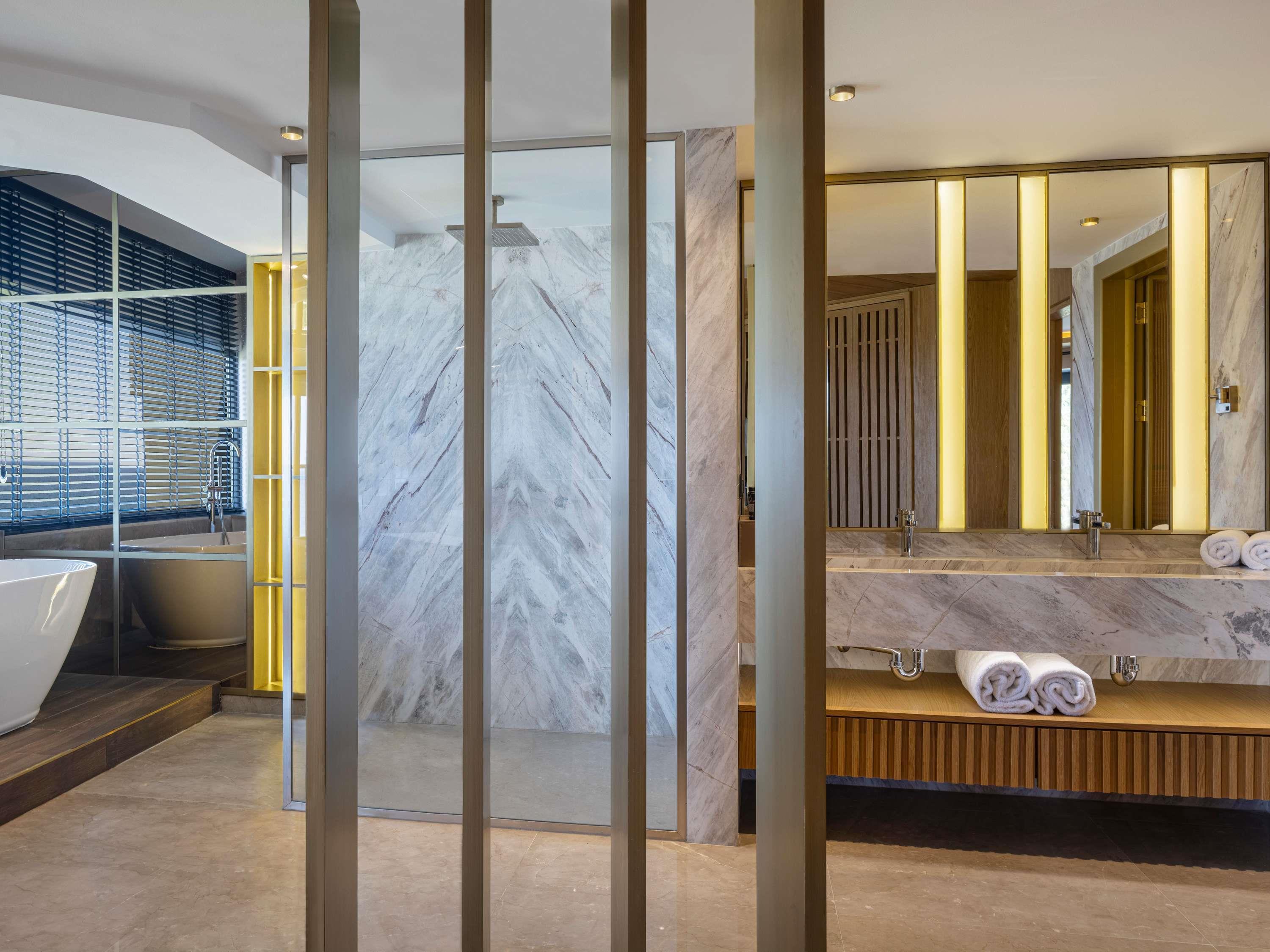 Suite Deluxe Pool View