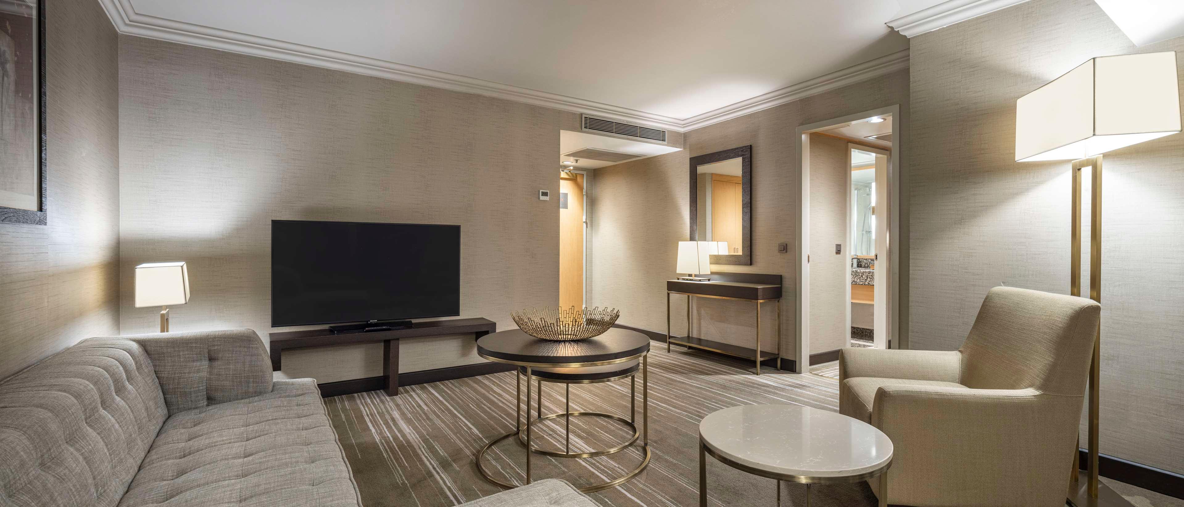 Suite Deluxe King Bed