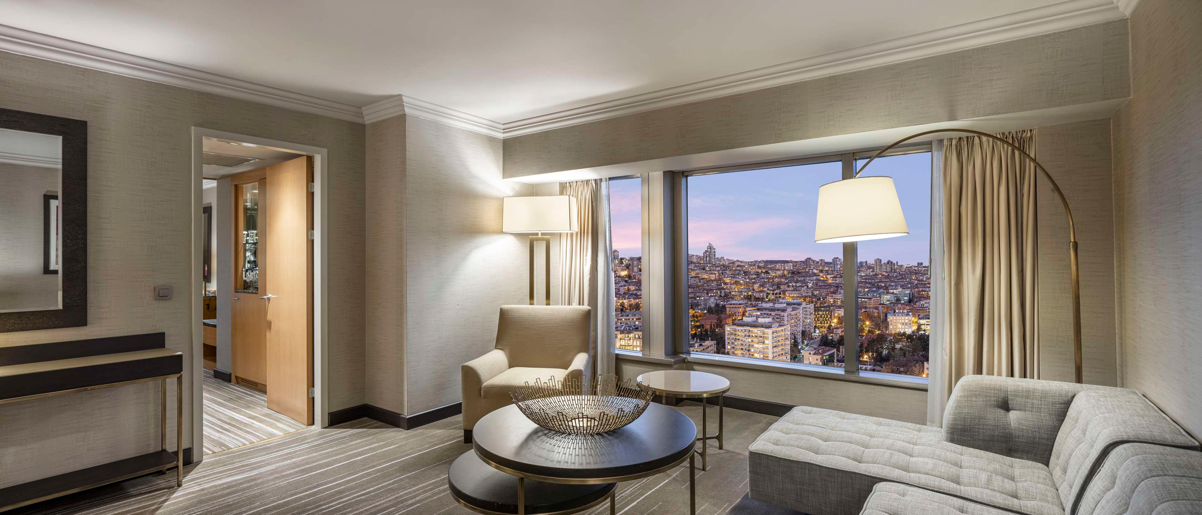 Suite Deluxe King Bed