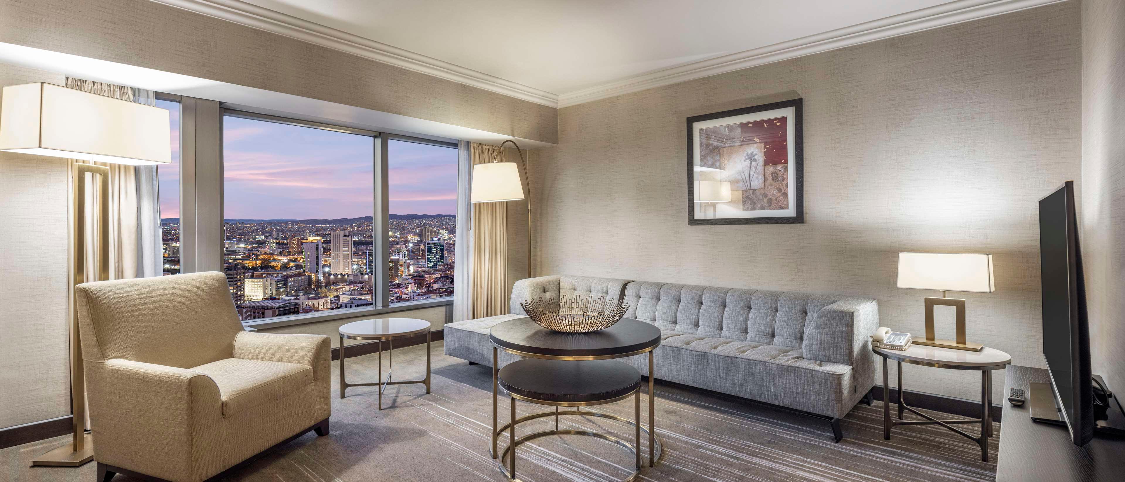 Suite Deluxe King Bed