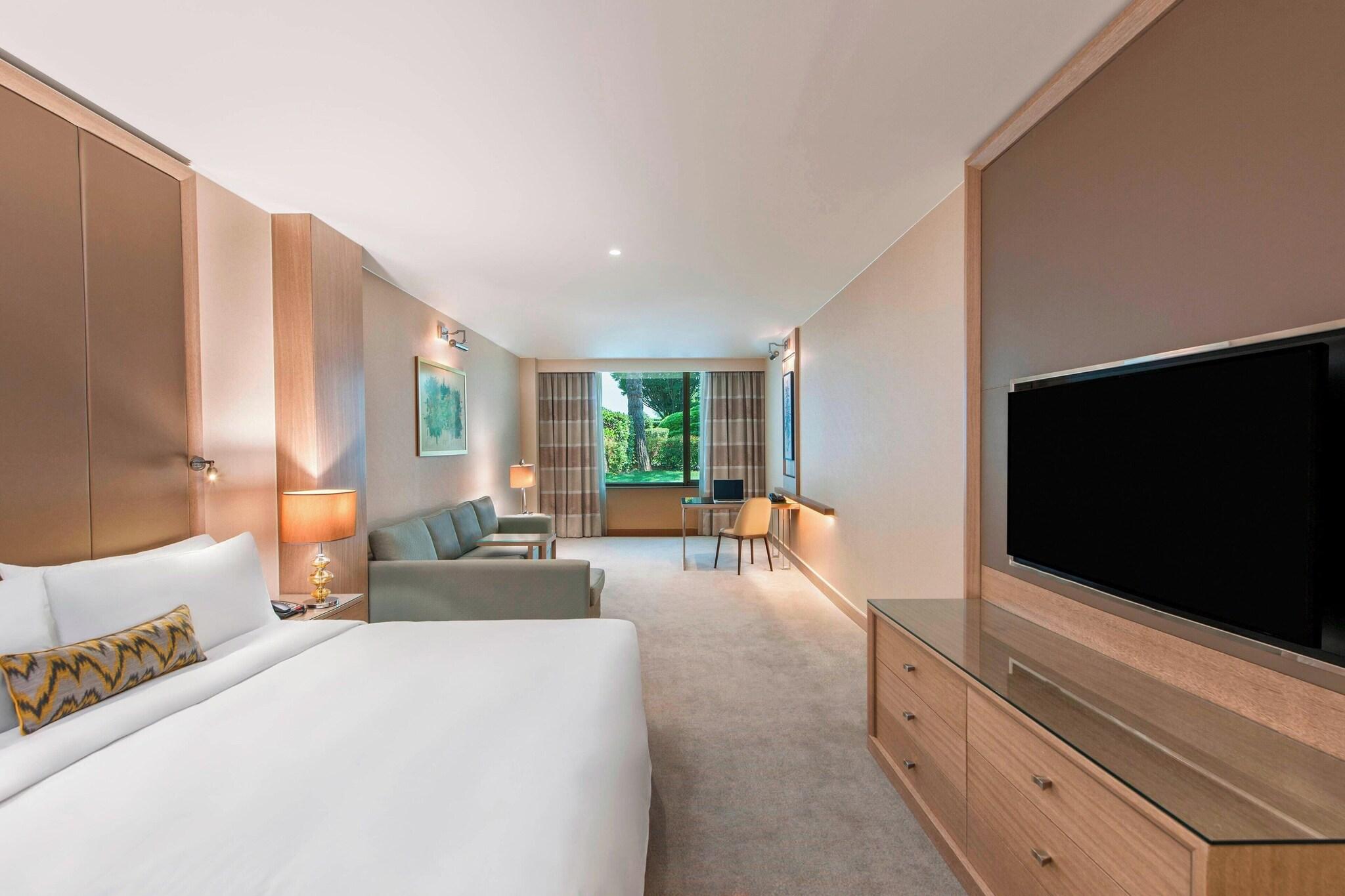 Double Deluxe King Bed