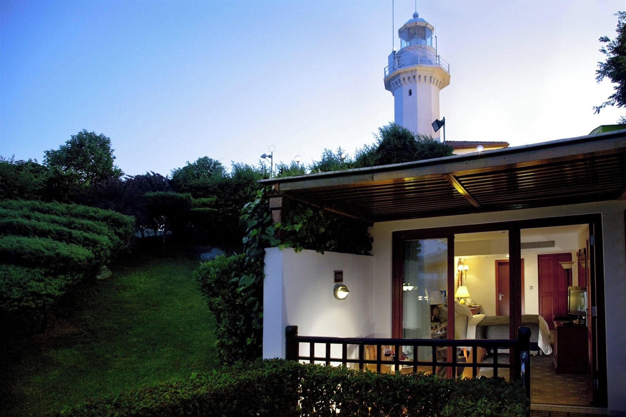 Double Garden View King Bed