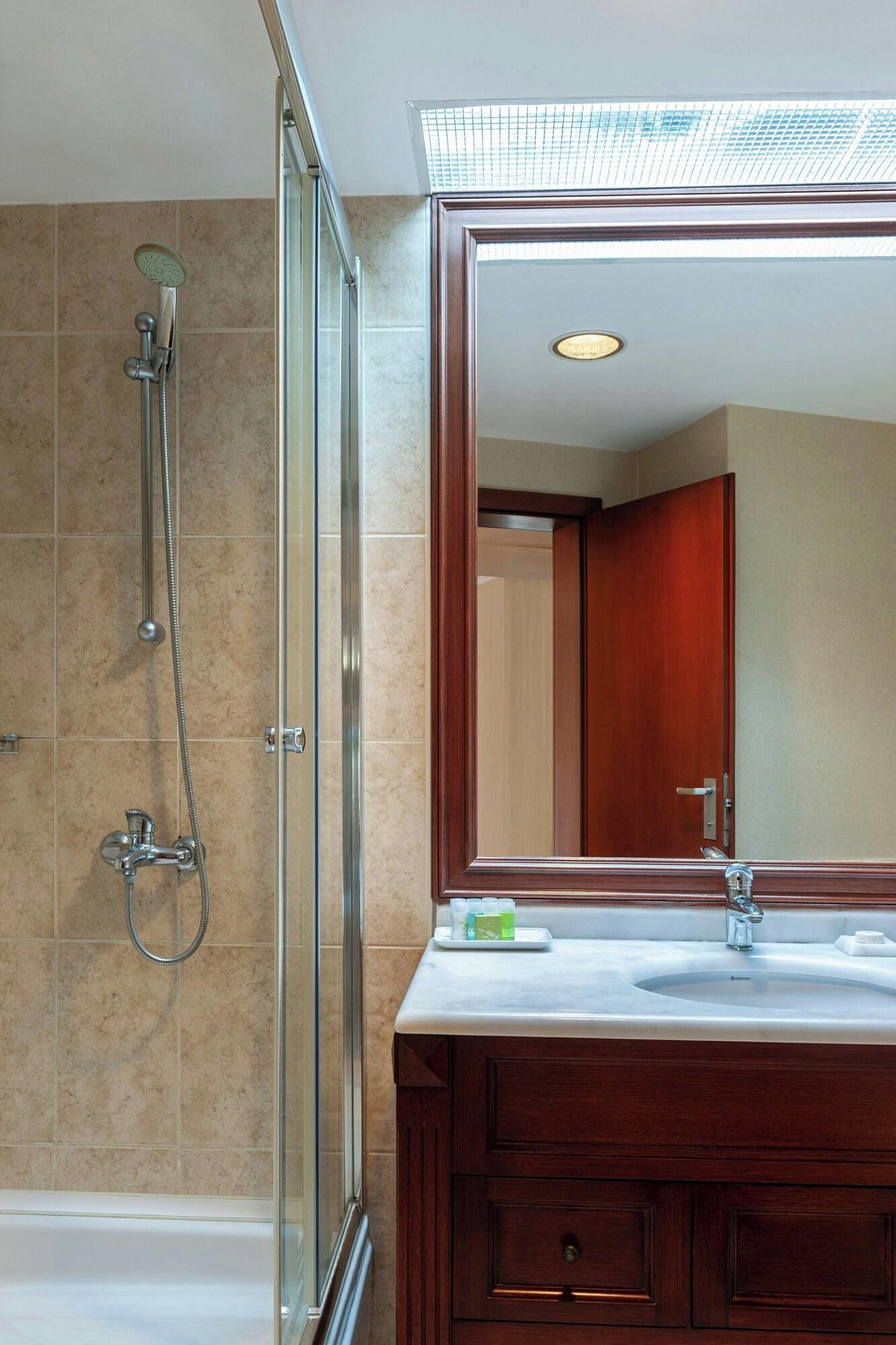 Double Garden View King Bed