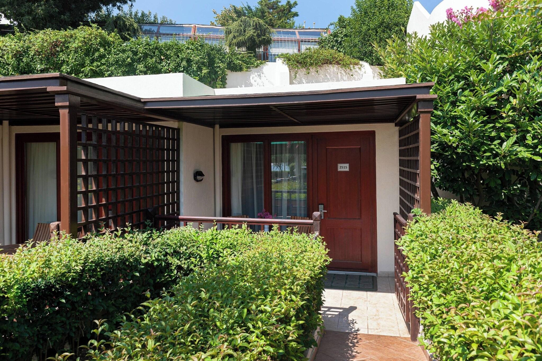 Double Garden View King Bed