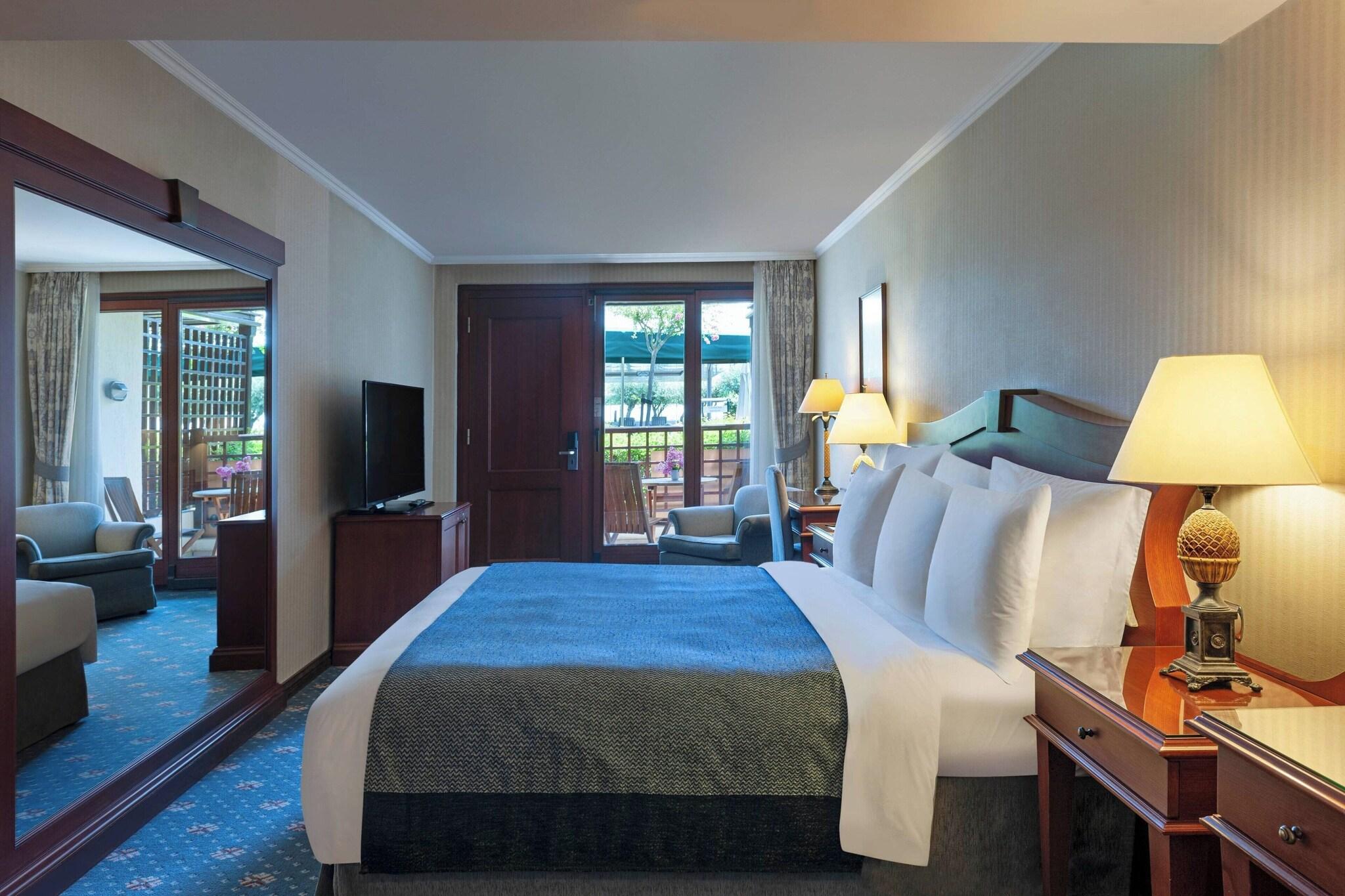 Double Garden View King Bed