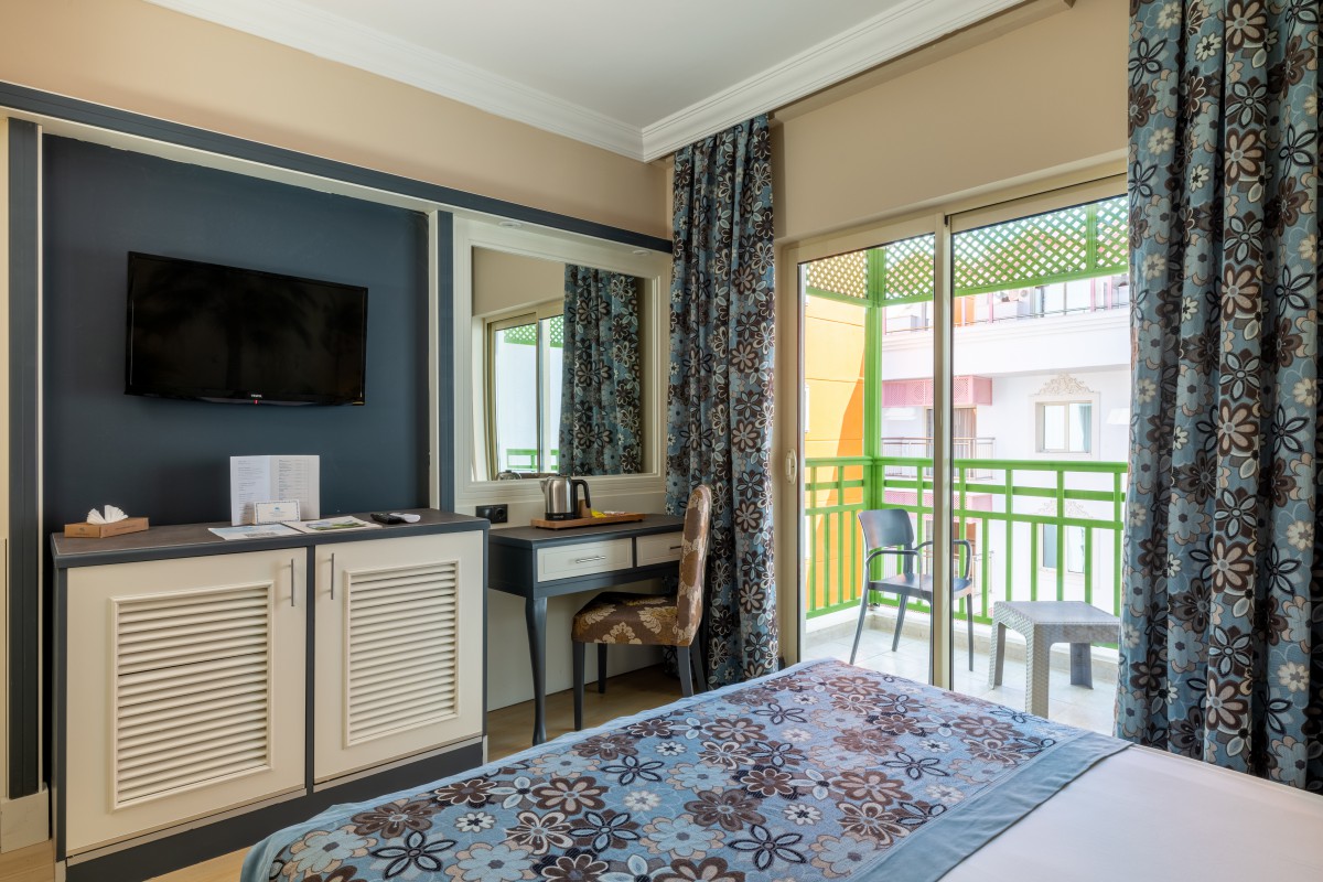 Family Room Land View