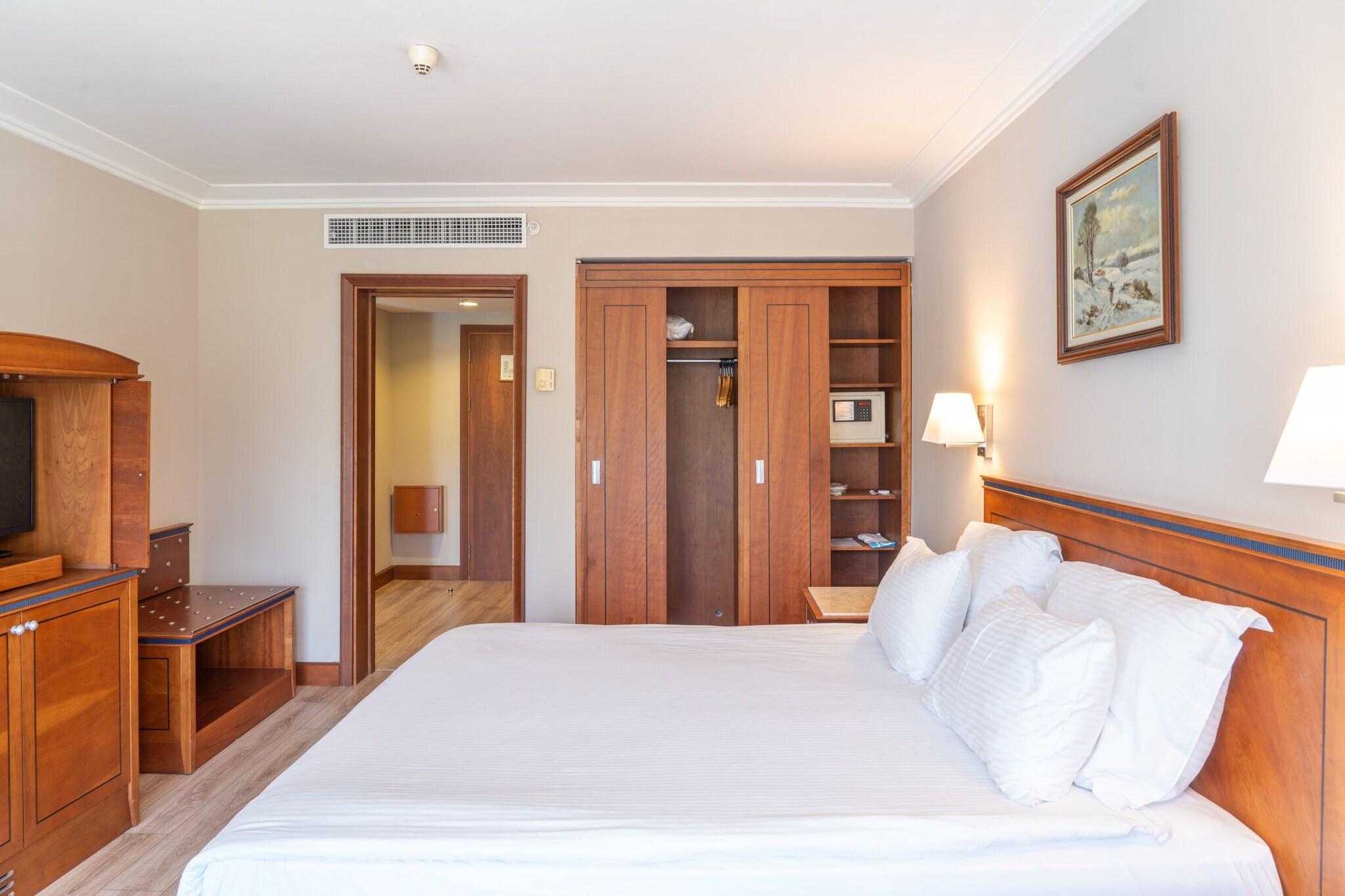 Suite Queen Size Bed