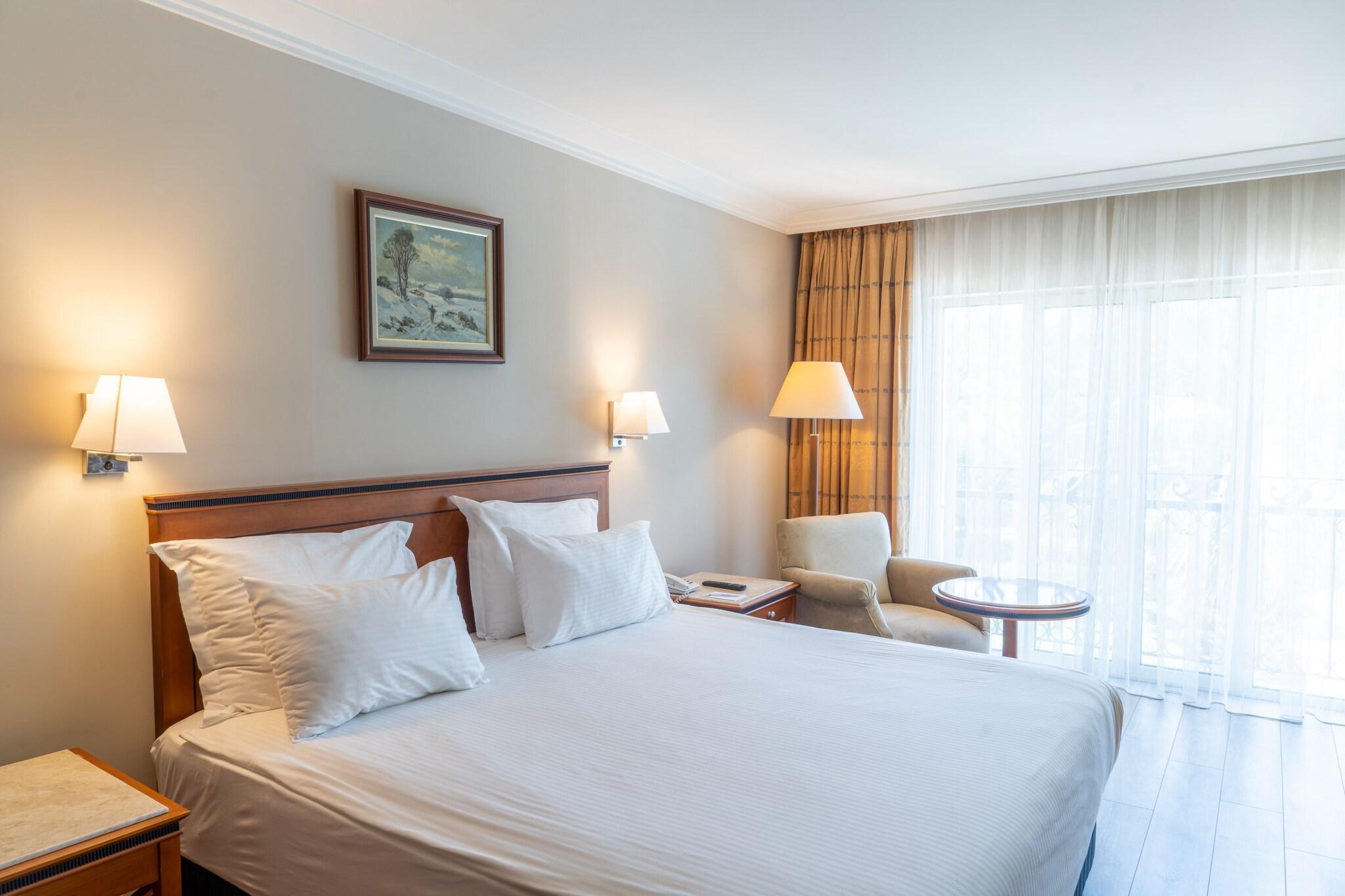 Suite Queen Size Bed