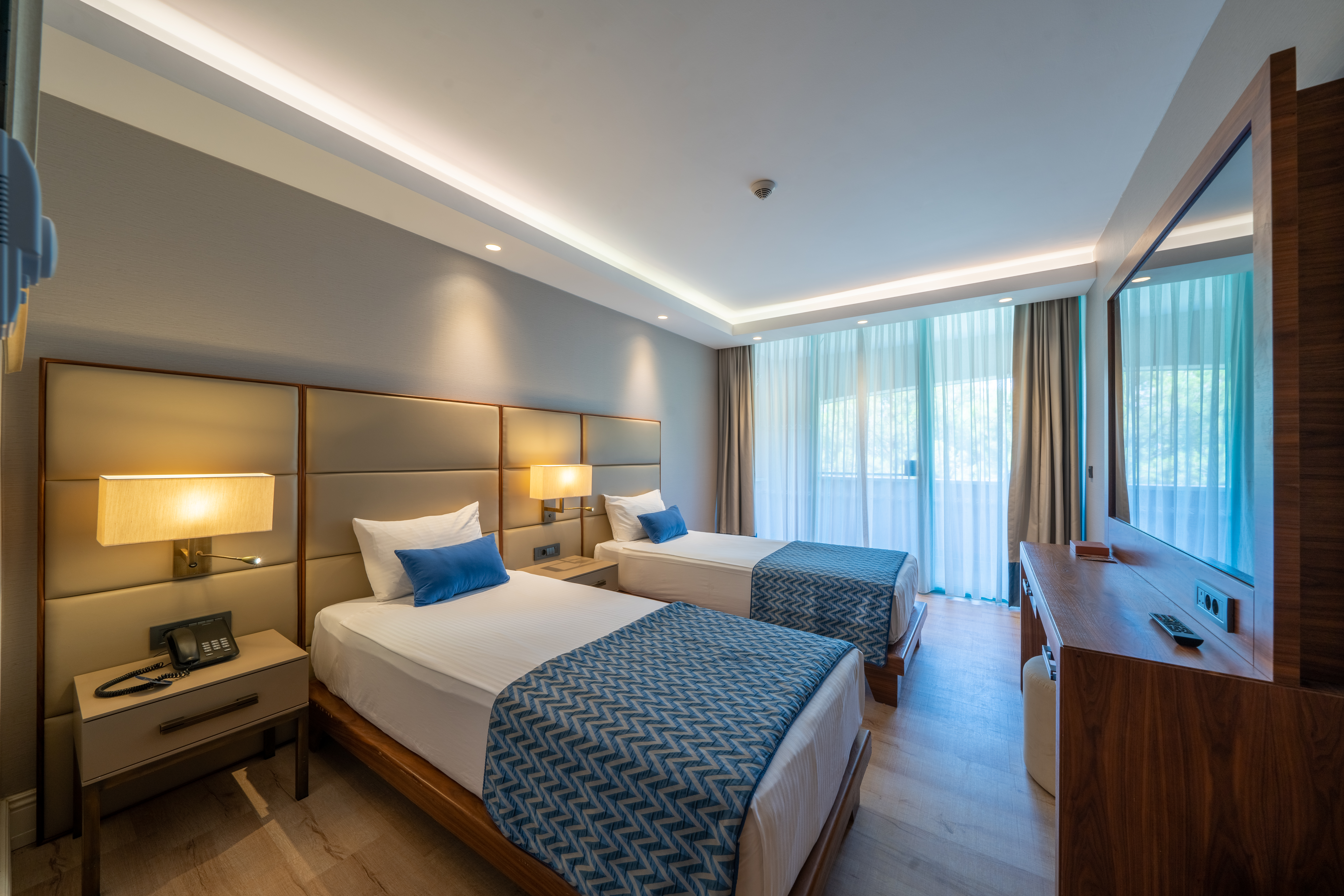 Family Room Deluxe Land View