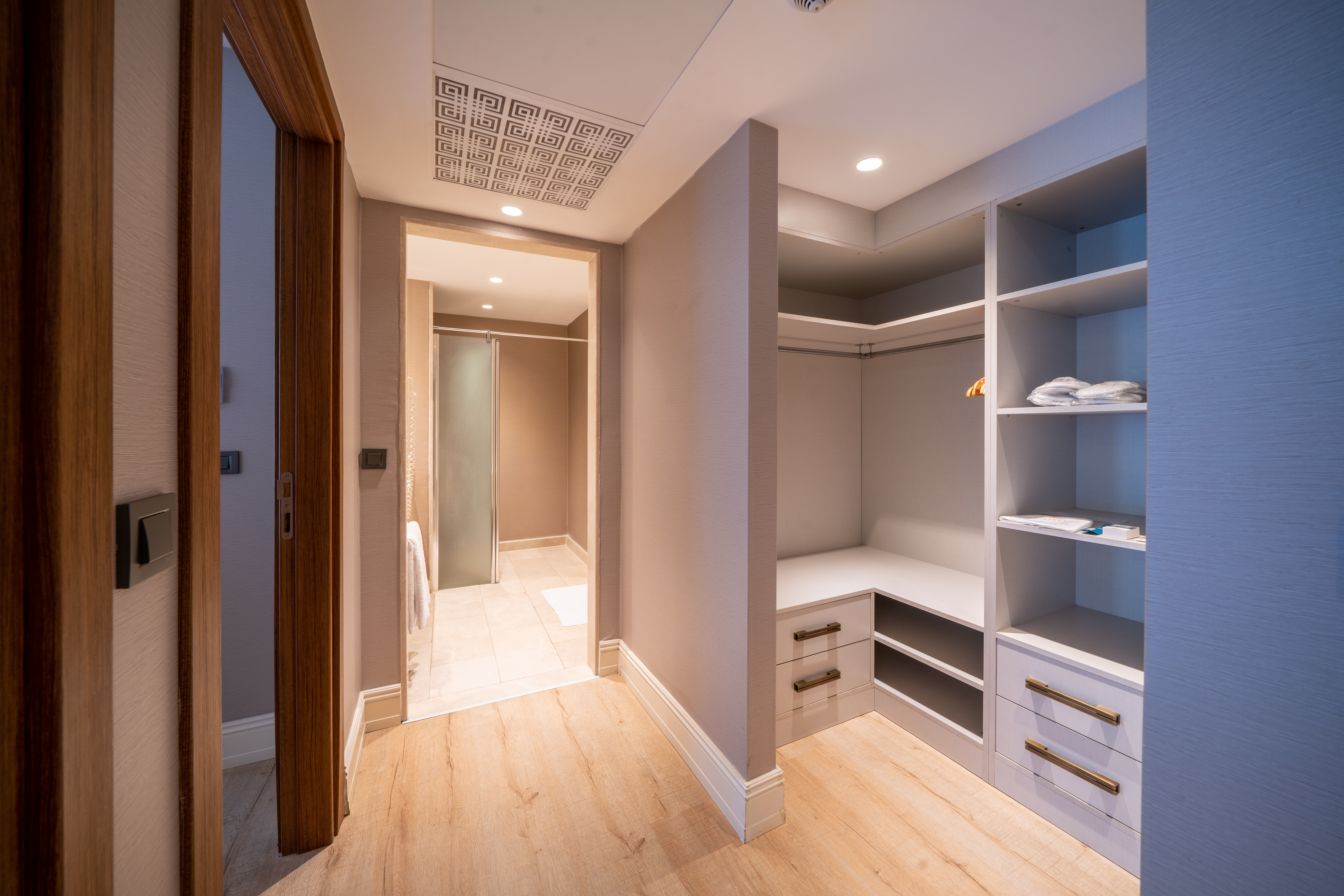 Family Room Deluxe Land View