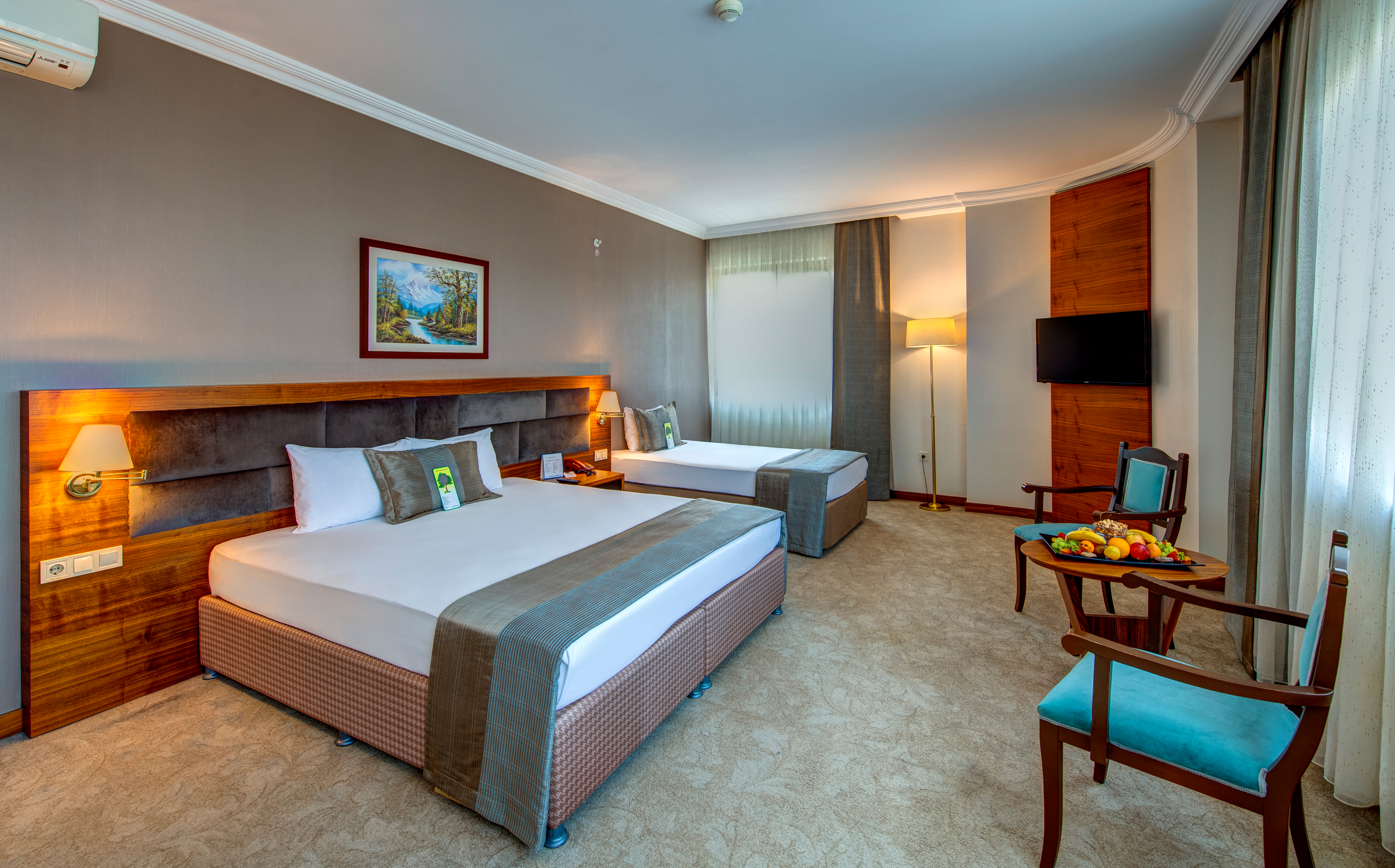 Double Deluxe Two Beds