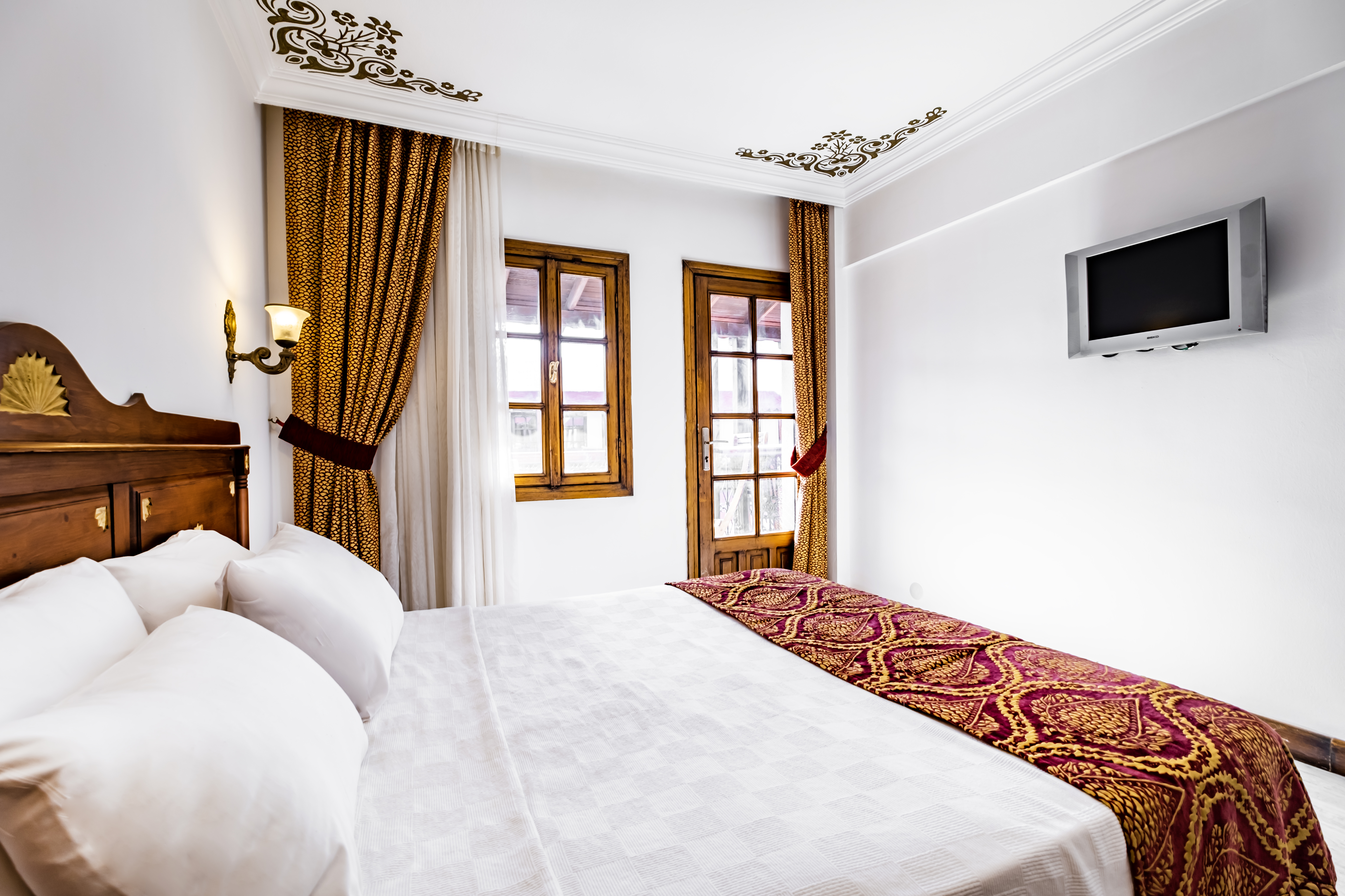 Double or Twin with Double Bed