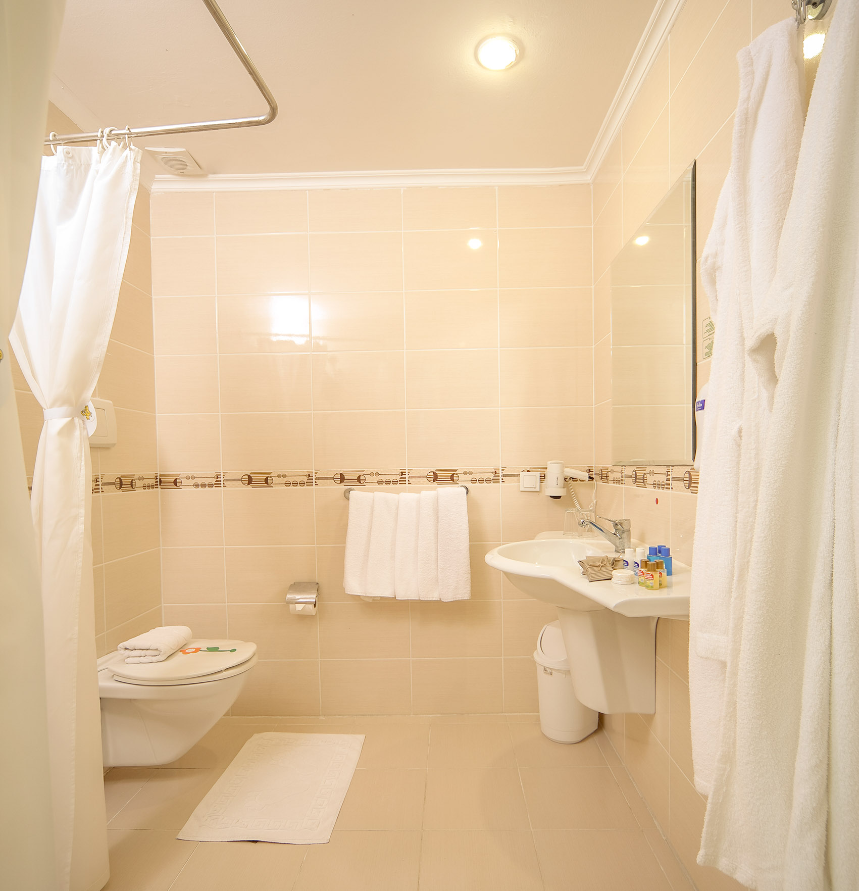 Family Room Pool View Two Bedrooms