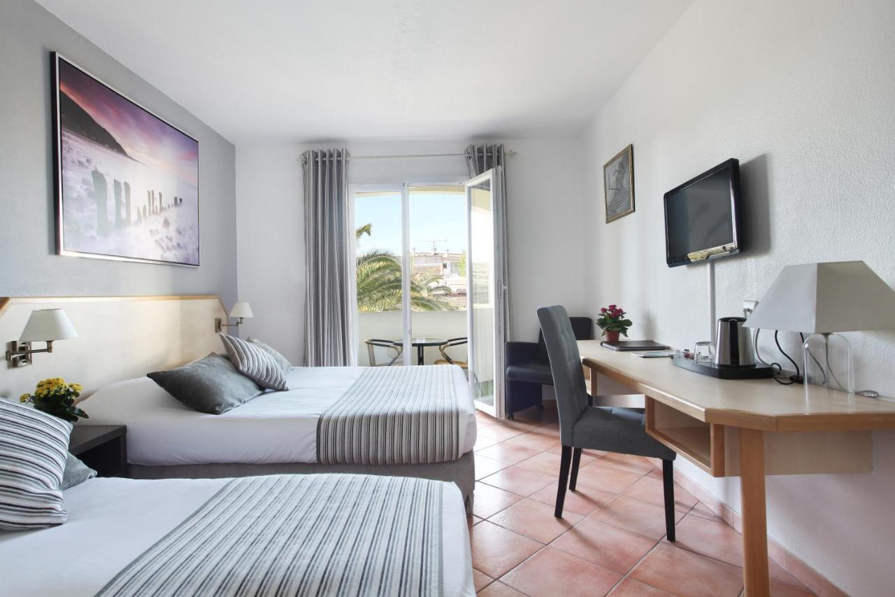 Quadruple with Balcony