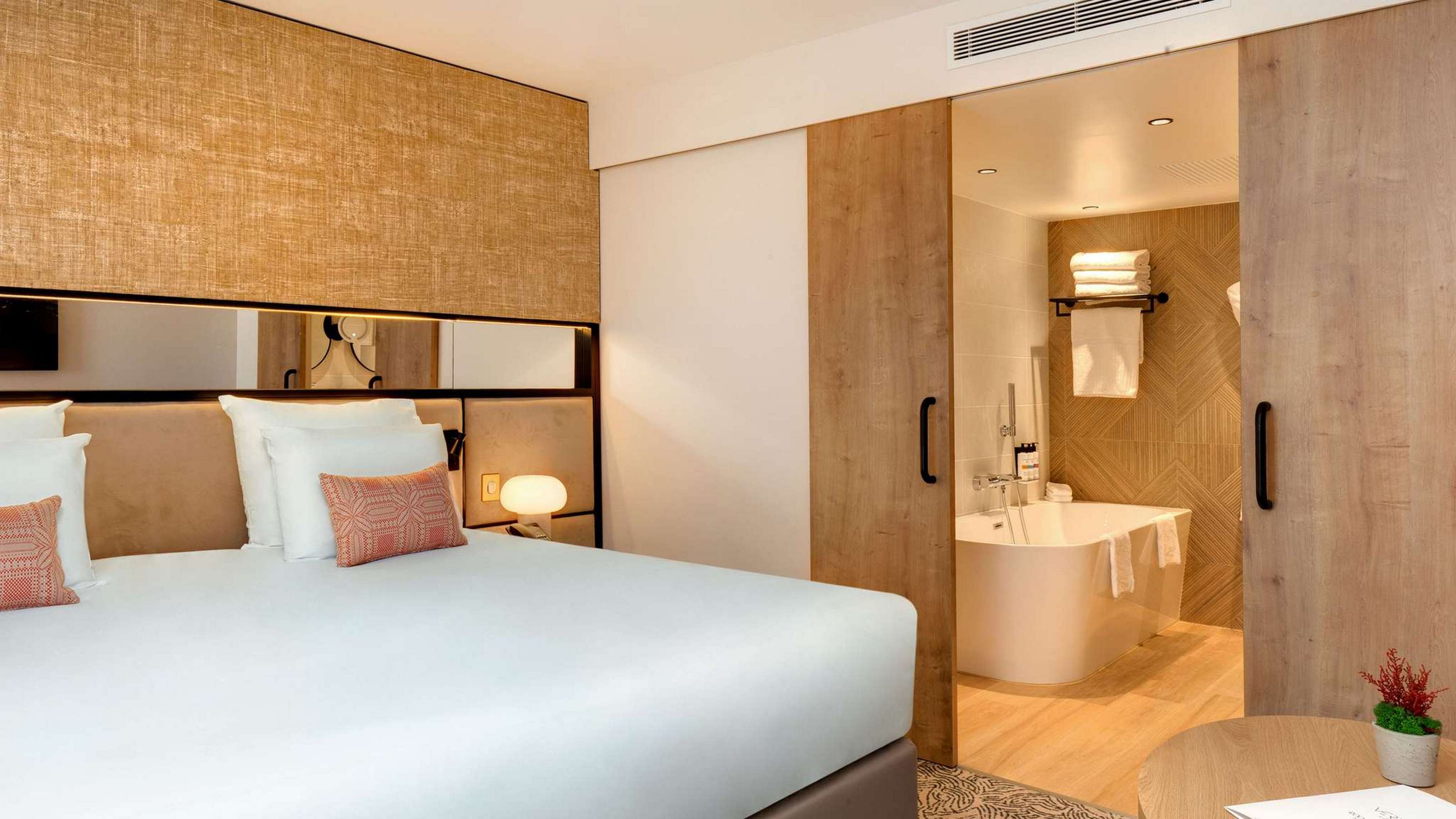 Suite Deluxe King Bed