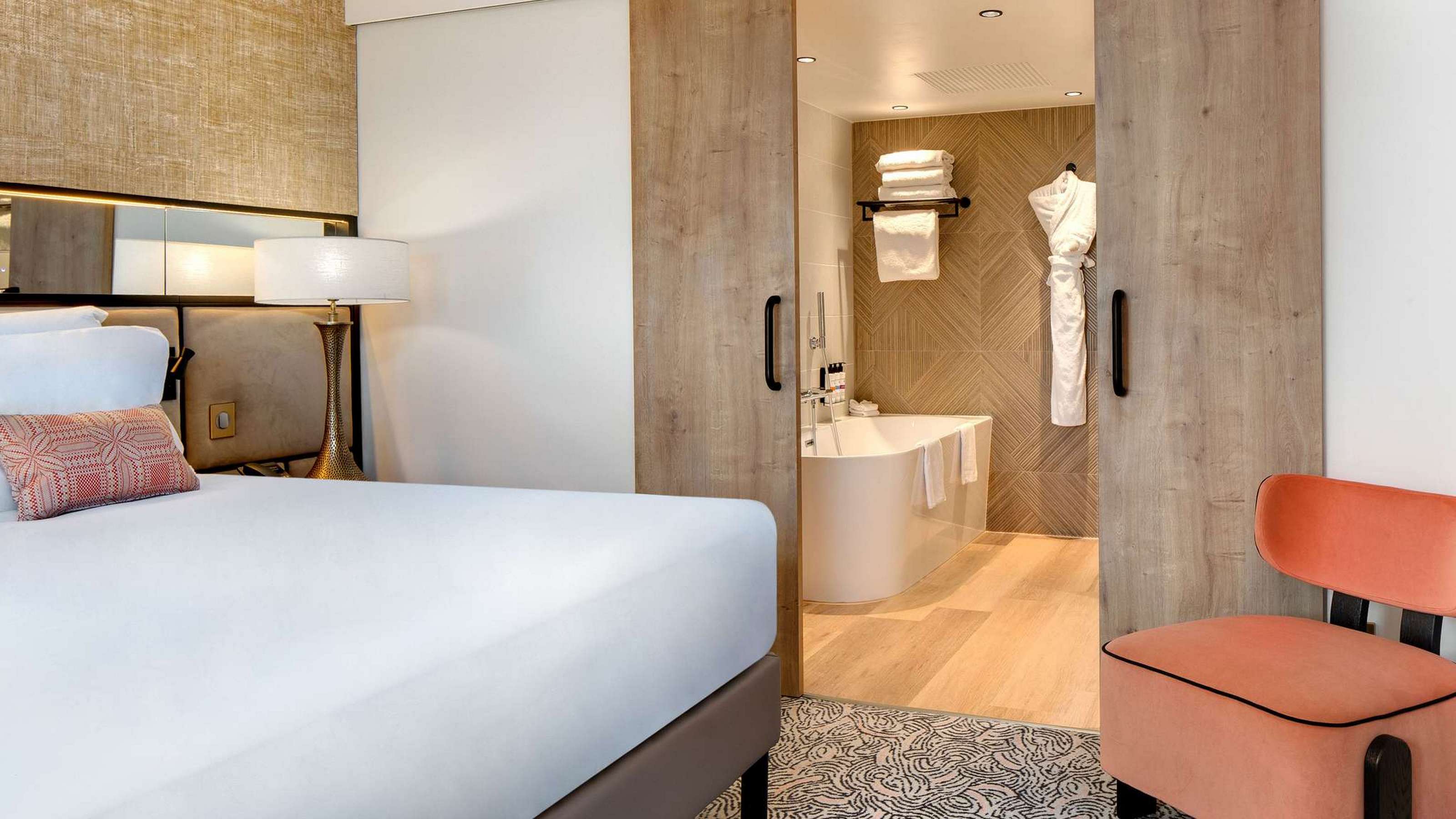 Suite Deluxe King Bed