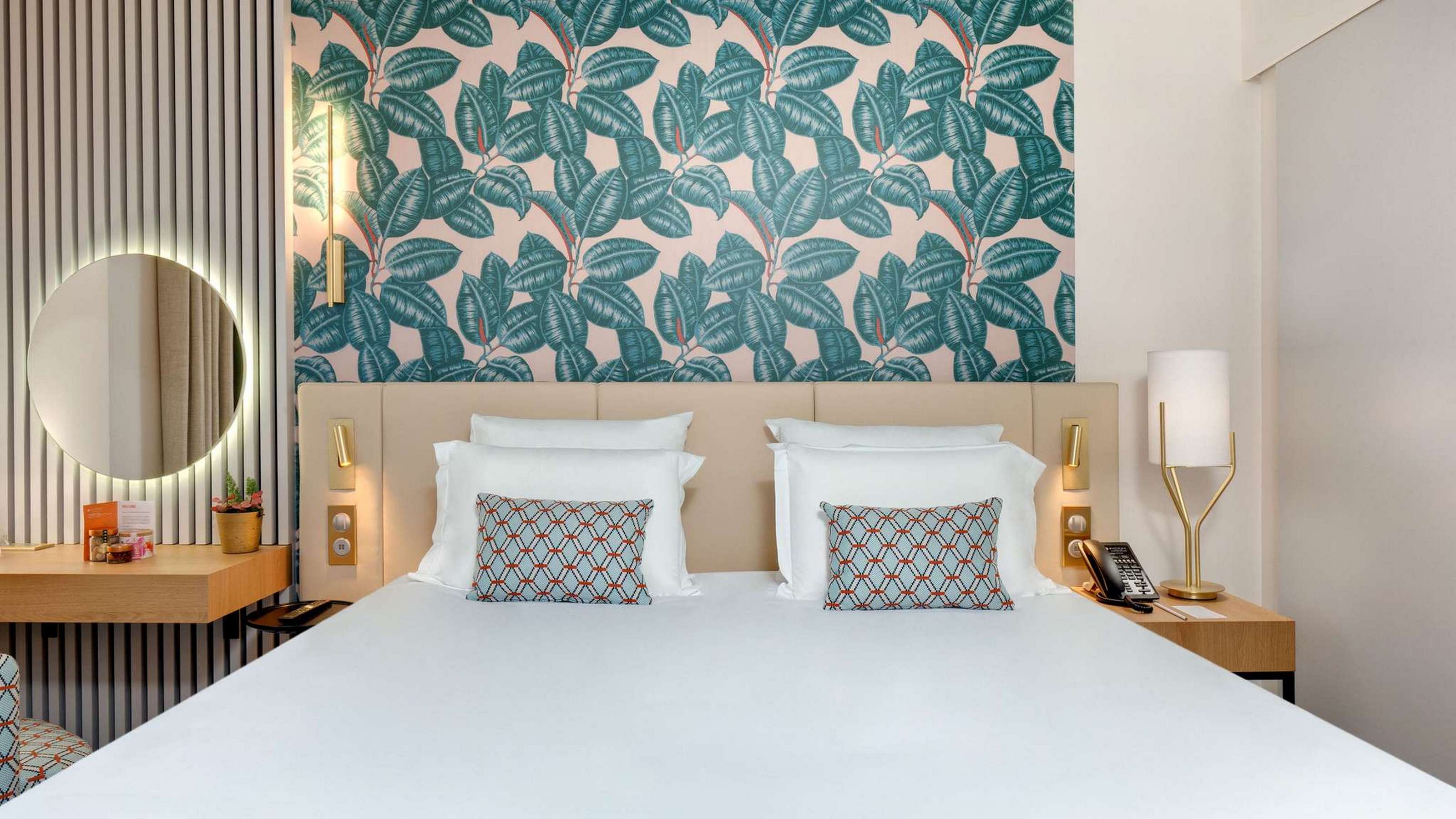 Double Deluxe Queen Bed