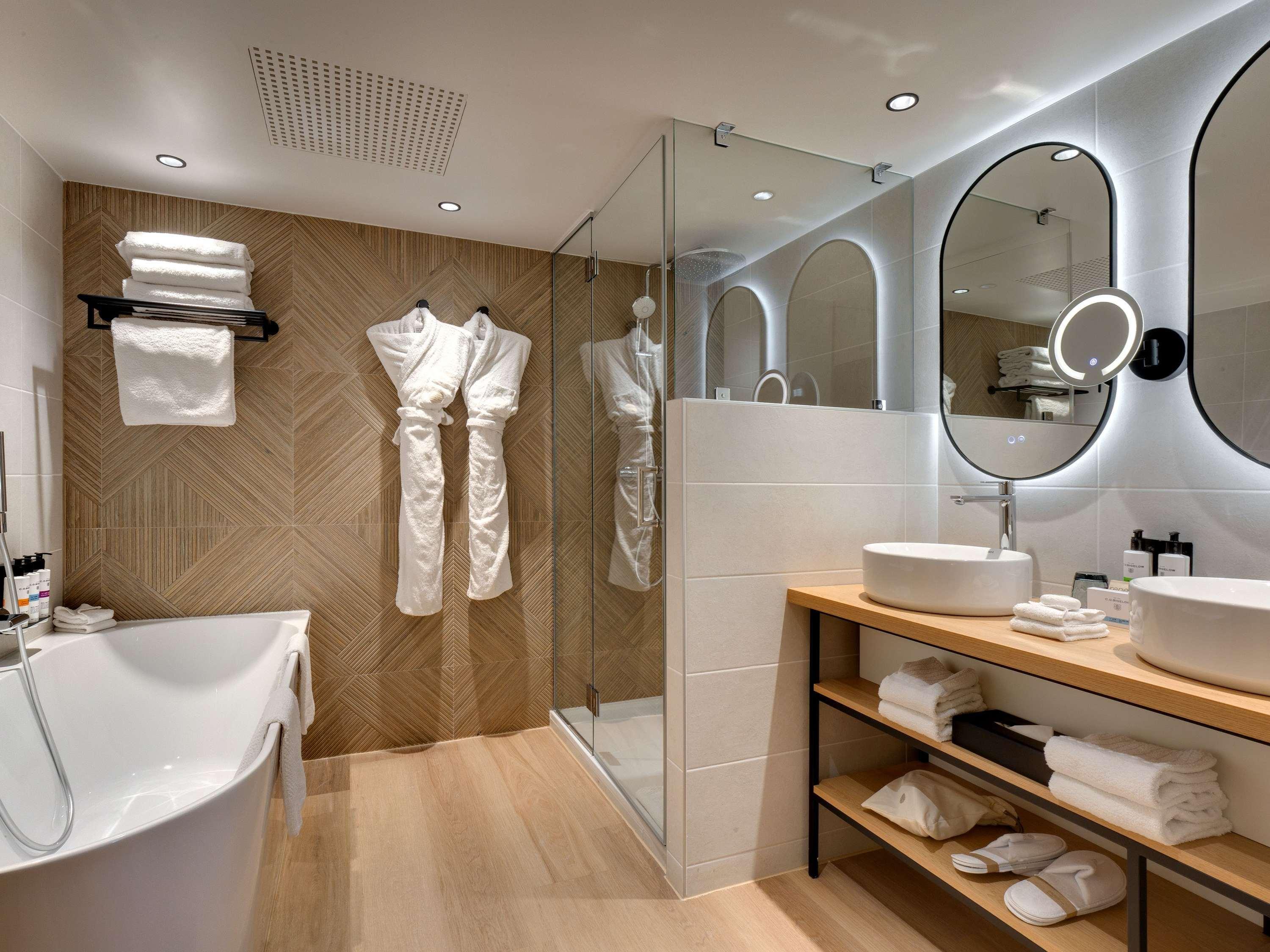 Suite Deluxe King Bed