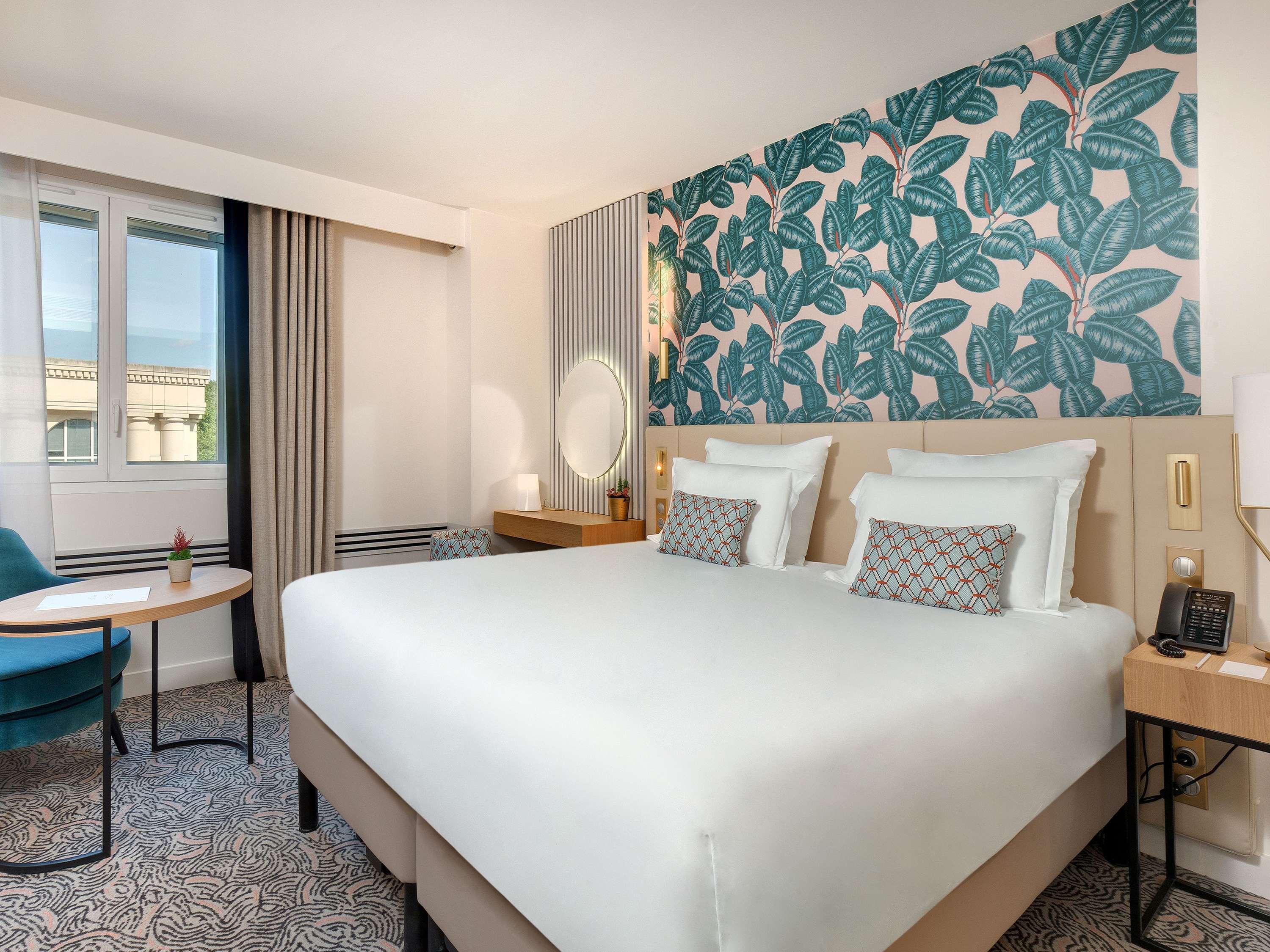 Double Deluxe Queen Bed