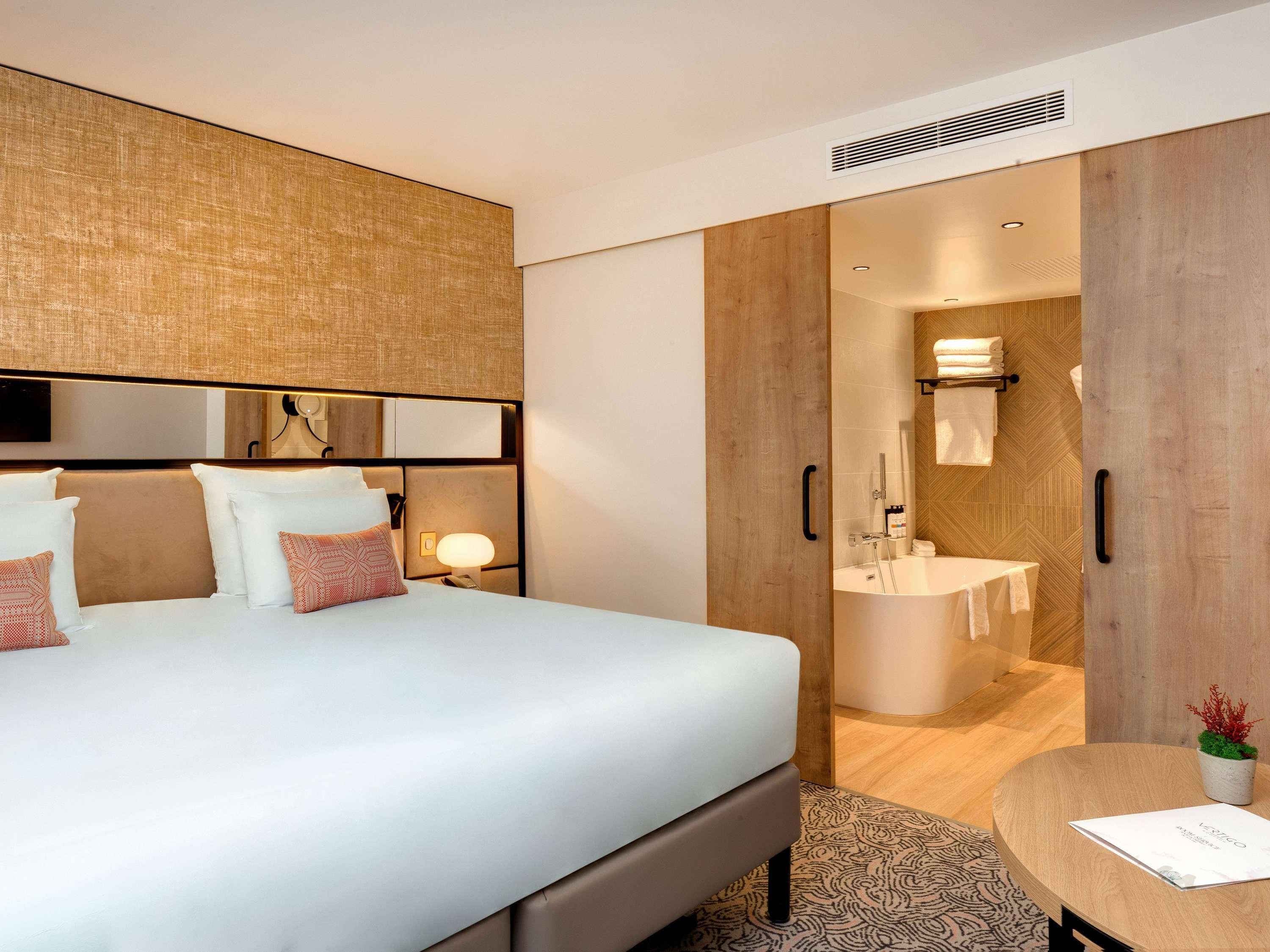 Suite Deluxe King Bed