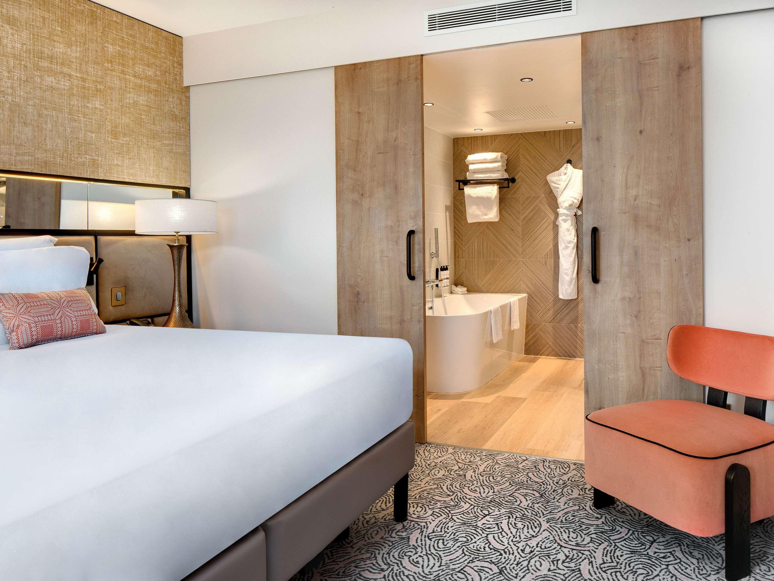 Suite Deluxe King Bed