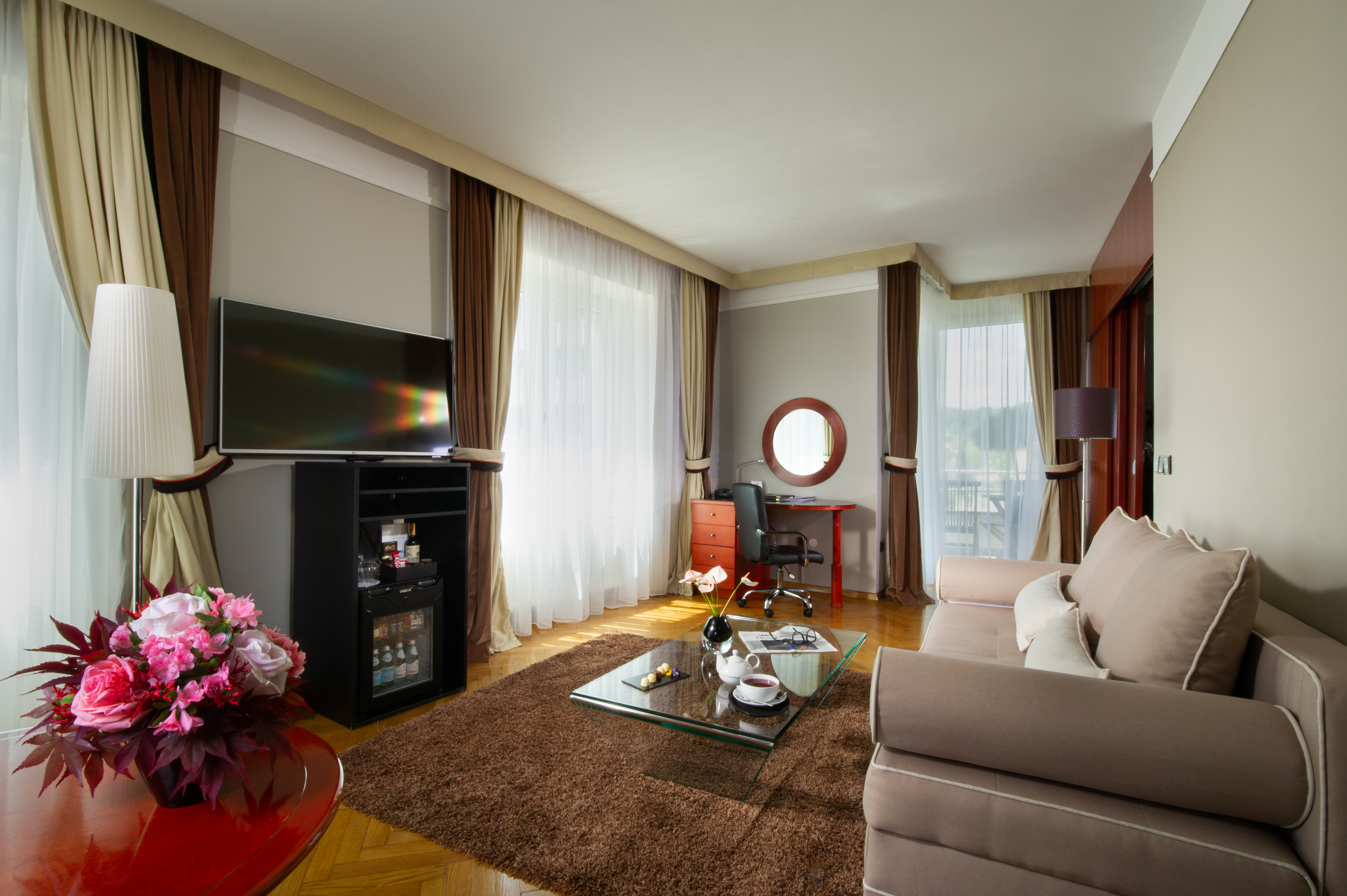 Suite King Size Bed