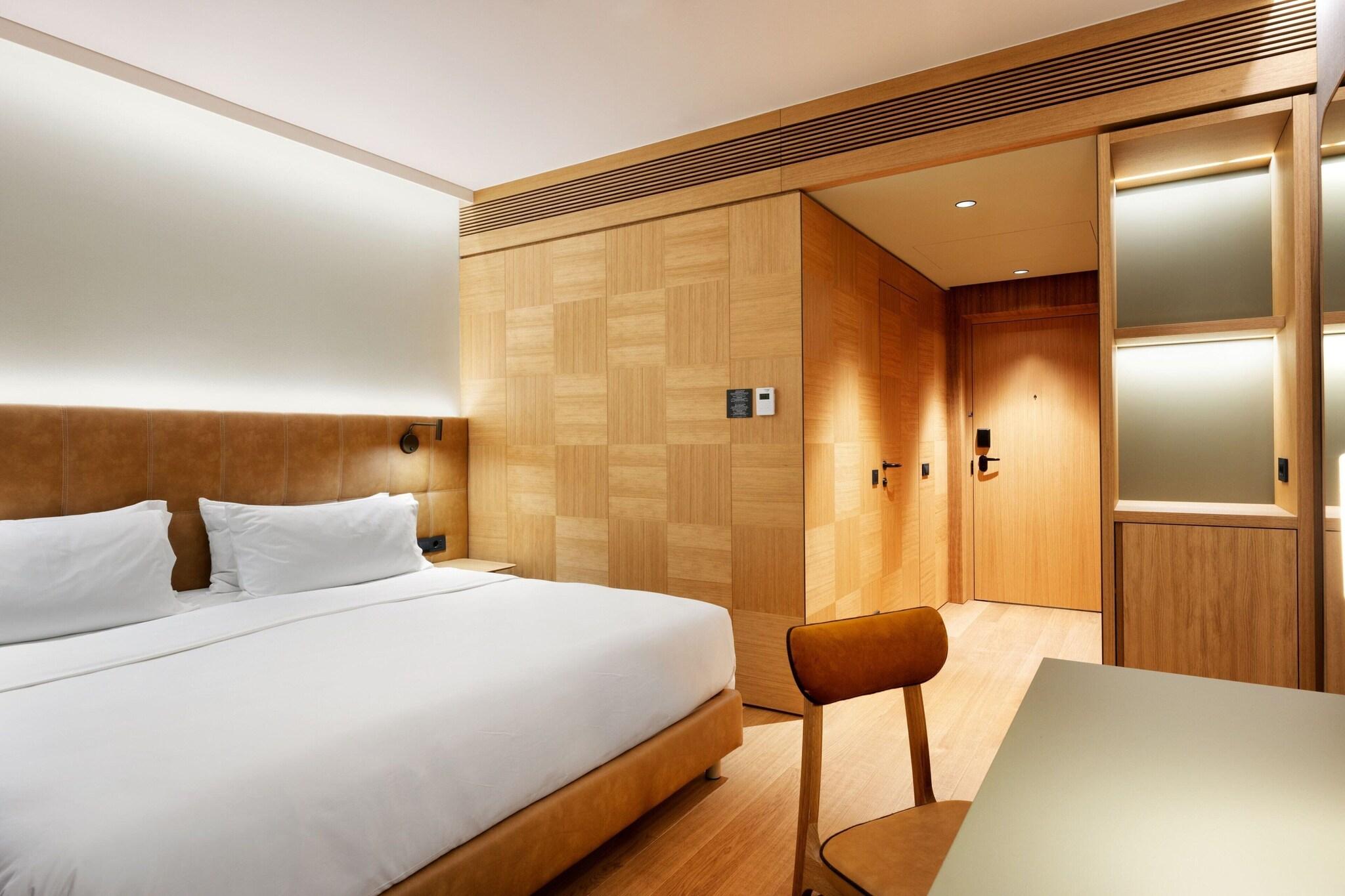 Double Deluxe King Bed