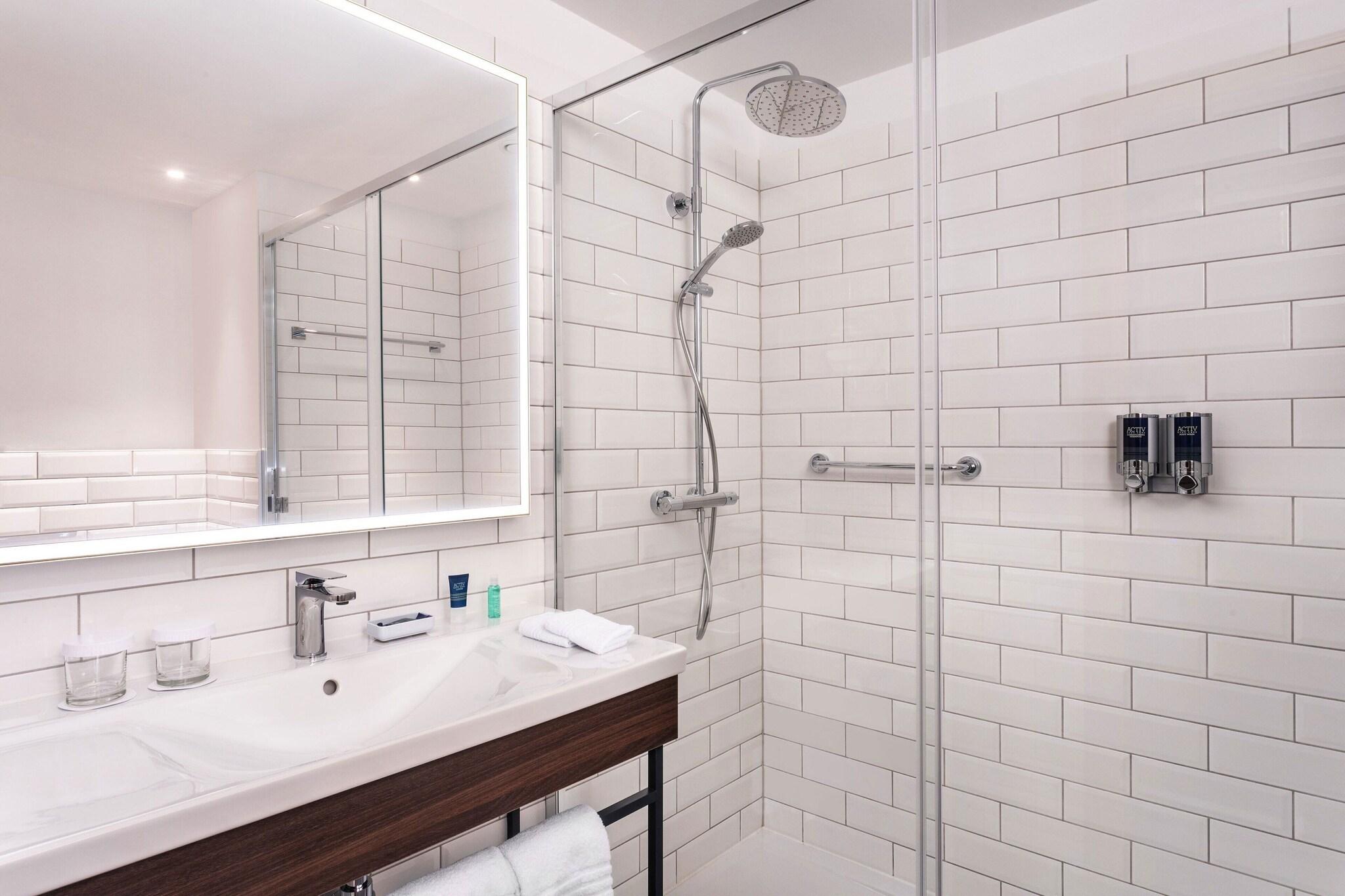 Double Deluxe Queen Bed