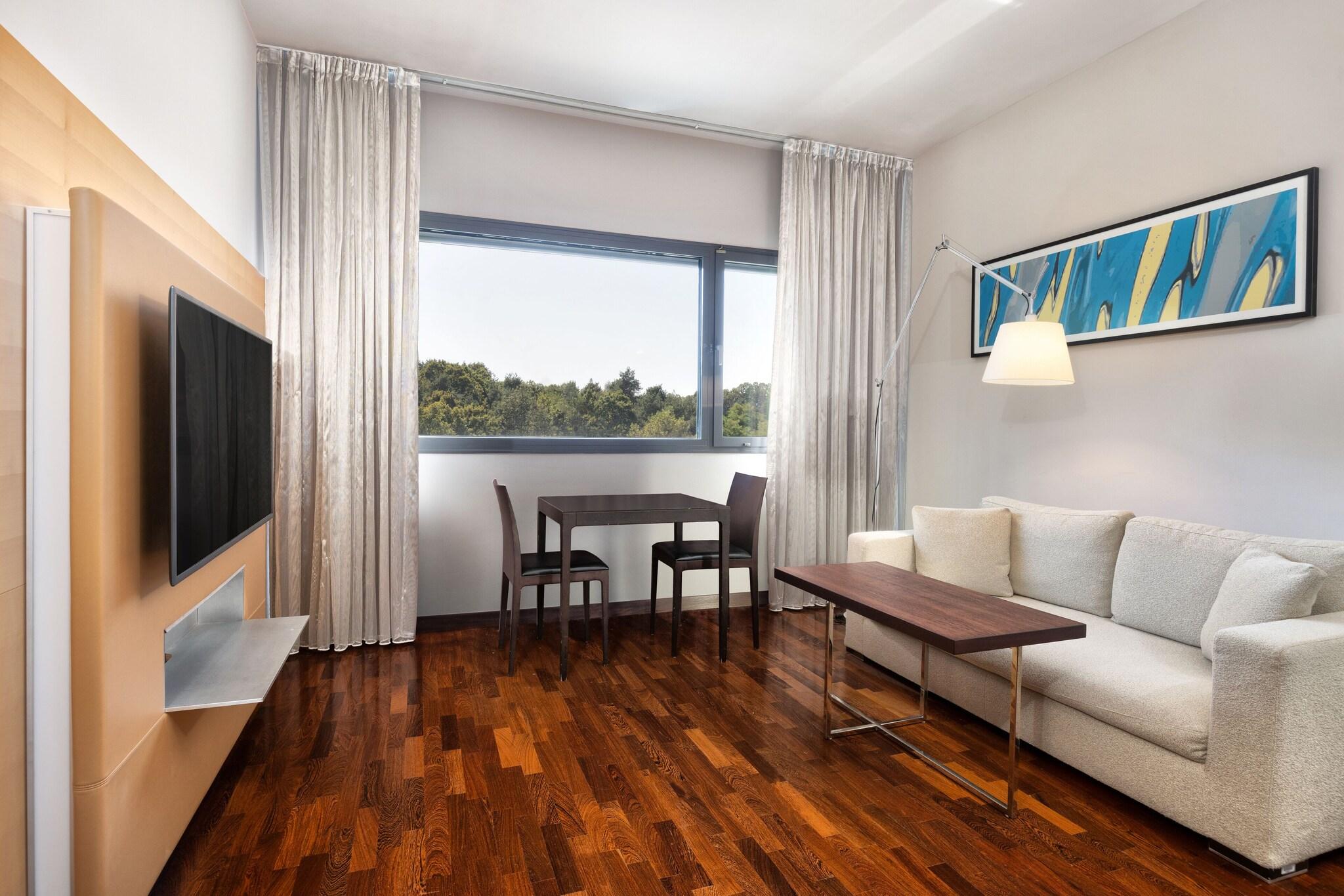 Junior Suite King Bed One Bedroom 