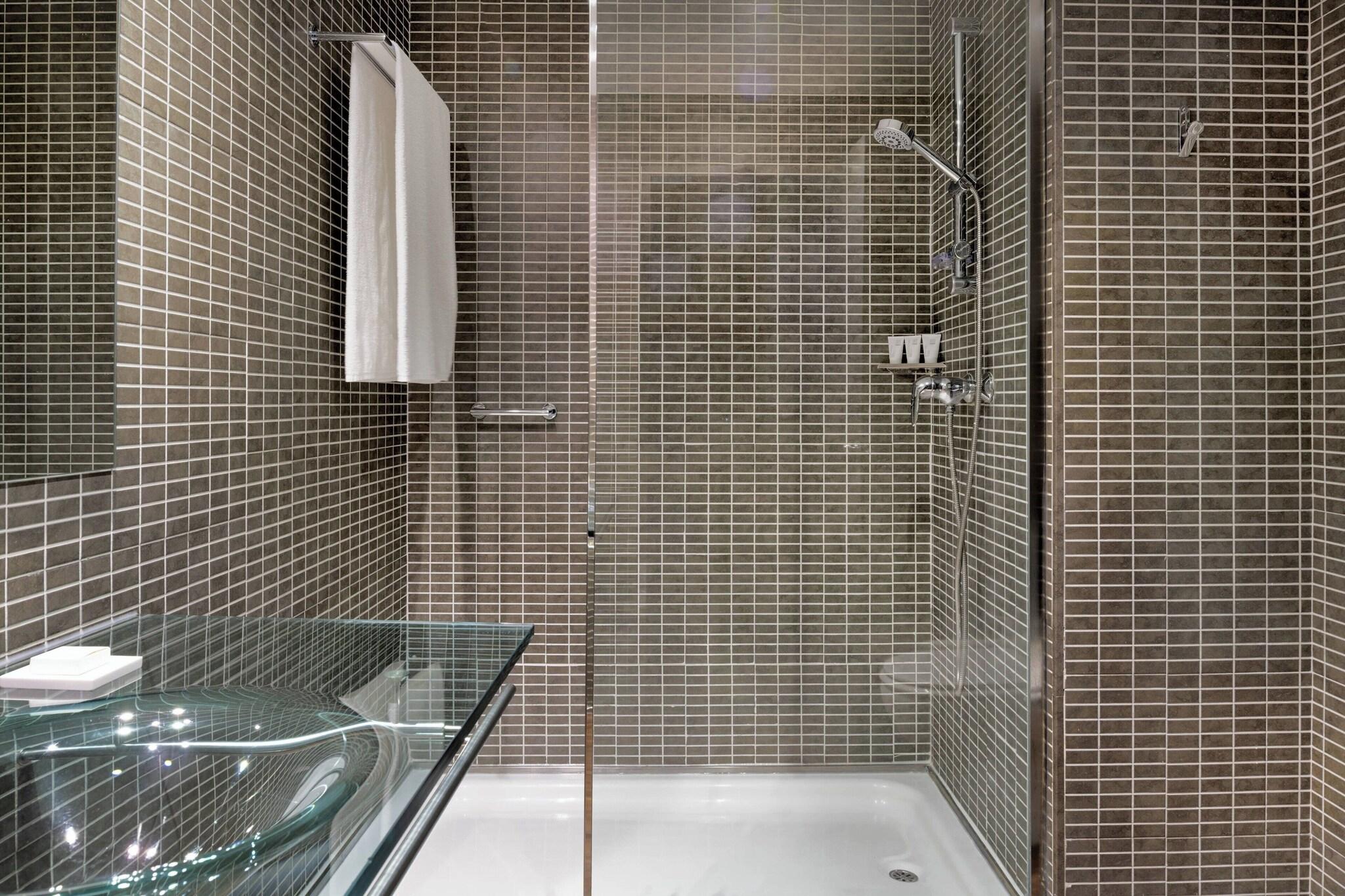 Double Queen Size Bed