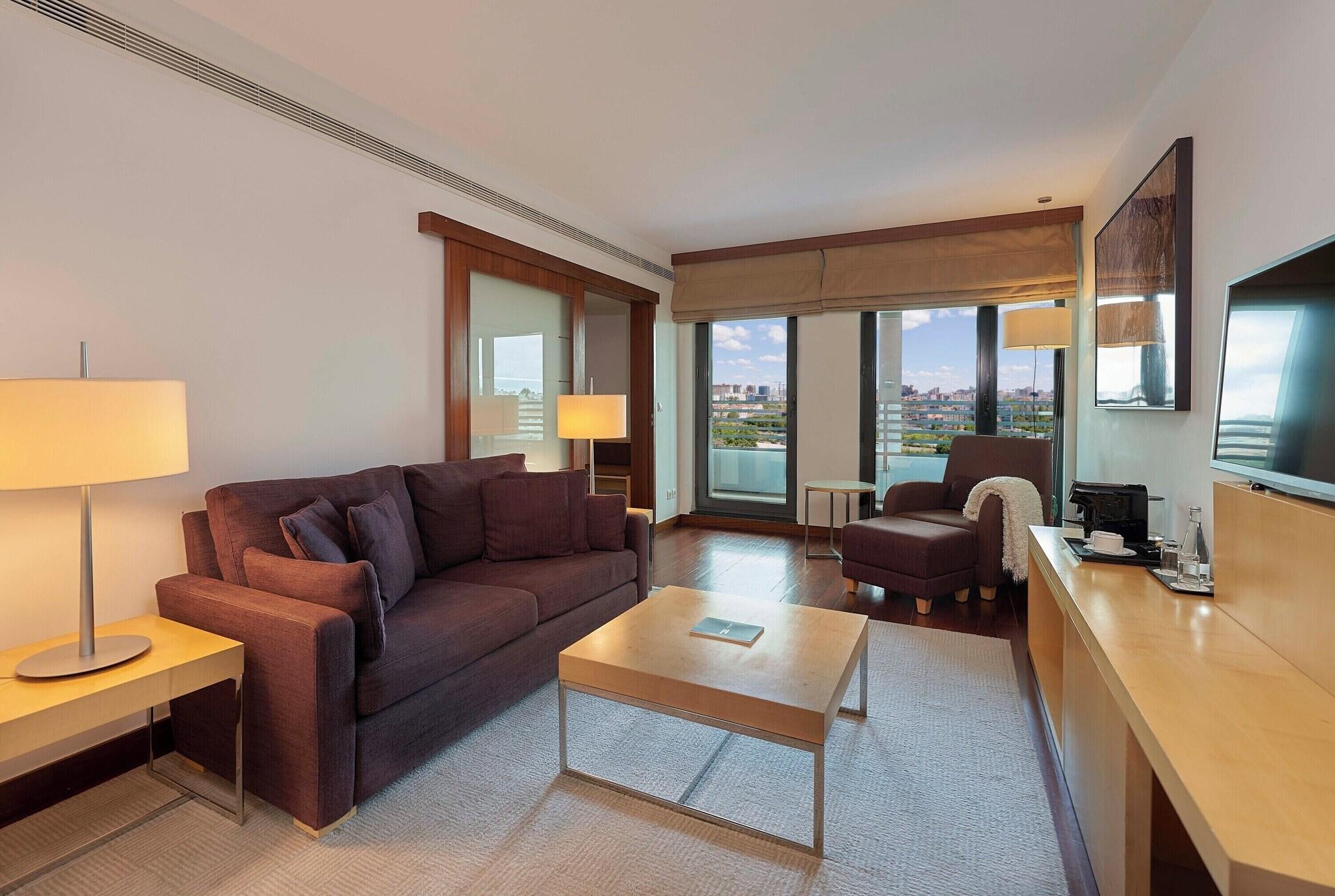Suite Deluxe with Views